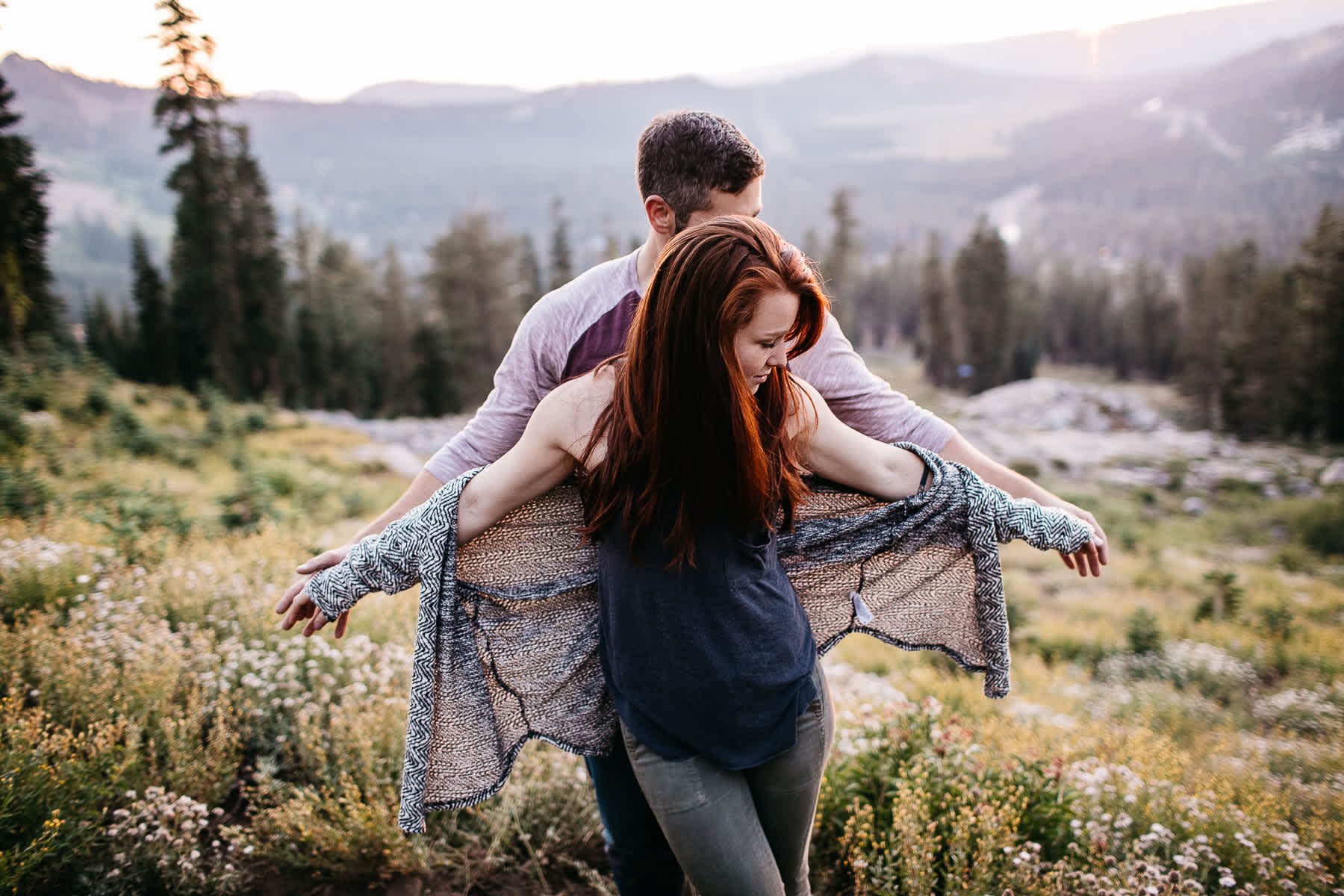 lake-tahoe-forest-donner-sunset-couple-session-25