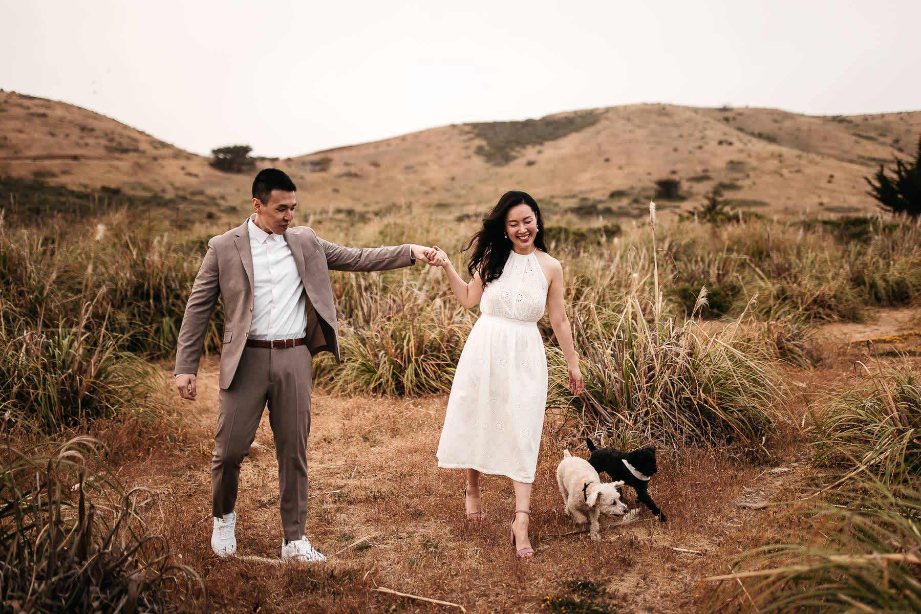 redwoods-coastal-pampas-grass-lifestyle-engagement-session-with-pups-34