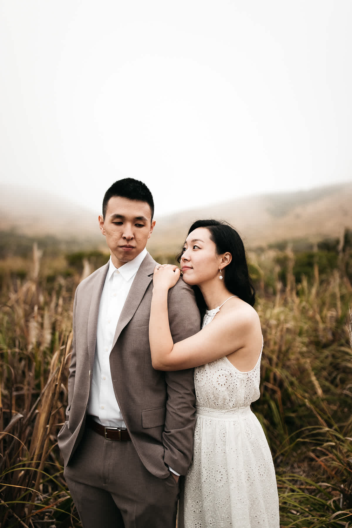 redwoods-coastal-pampas-grass-lifestyle-engagement-session-with-pups-42