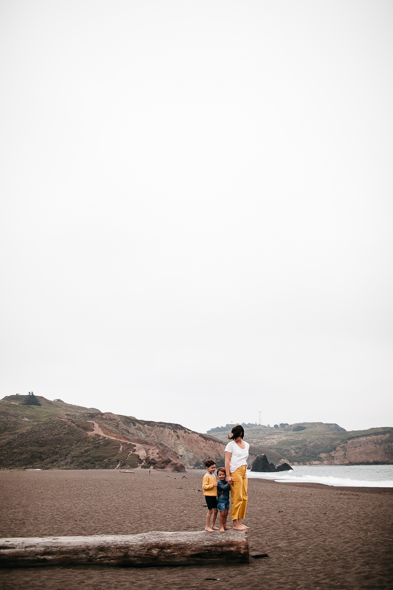 rode-beach-summer-gloomy-family-session-16