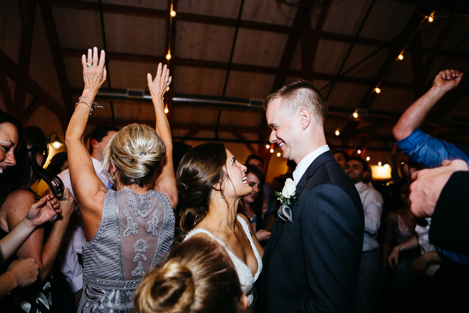 Pennsylvania-Newton-Rosebank-winery-spring-lifestyle-wedding-180