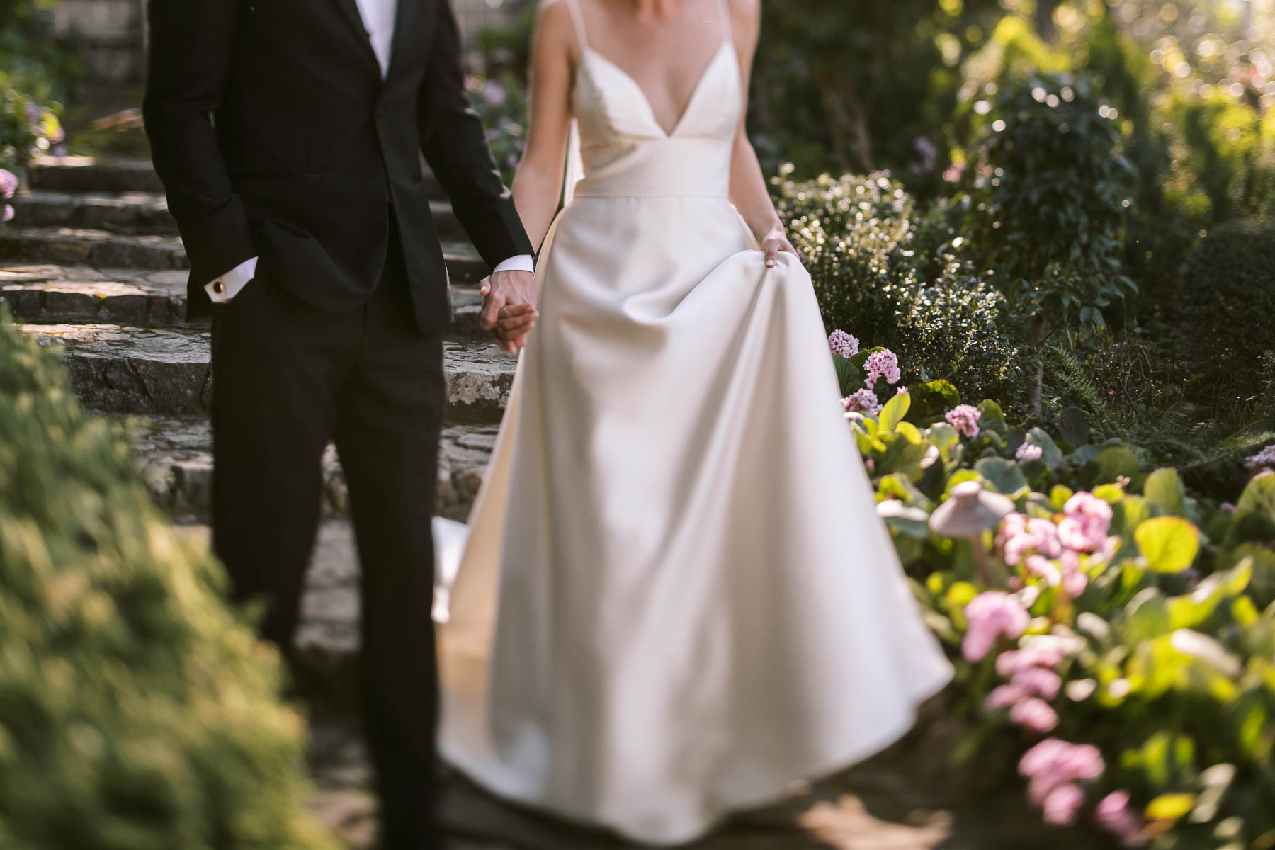 Willow-Camp-Stinson-Beach-Community-Center-Sunny-Winter-Wedding-27