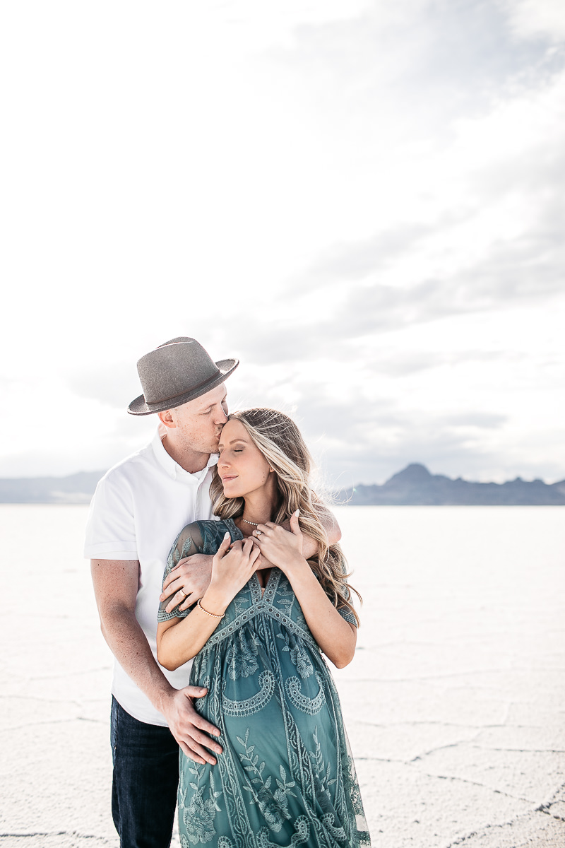 salt-lake-city-utah-salt-flats-lifestyle-maternity-session-6