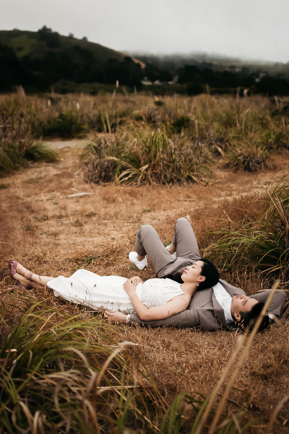 redwoods-coastal-pampas-grass-lifestyle-engagement-session-with-pups-48