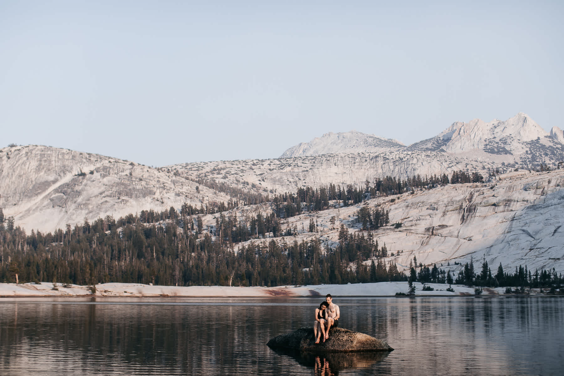 yosemite-cathedral-lake-hiking-sunset-elopement-48