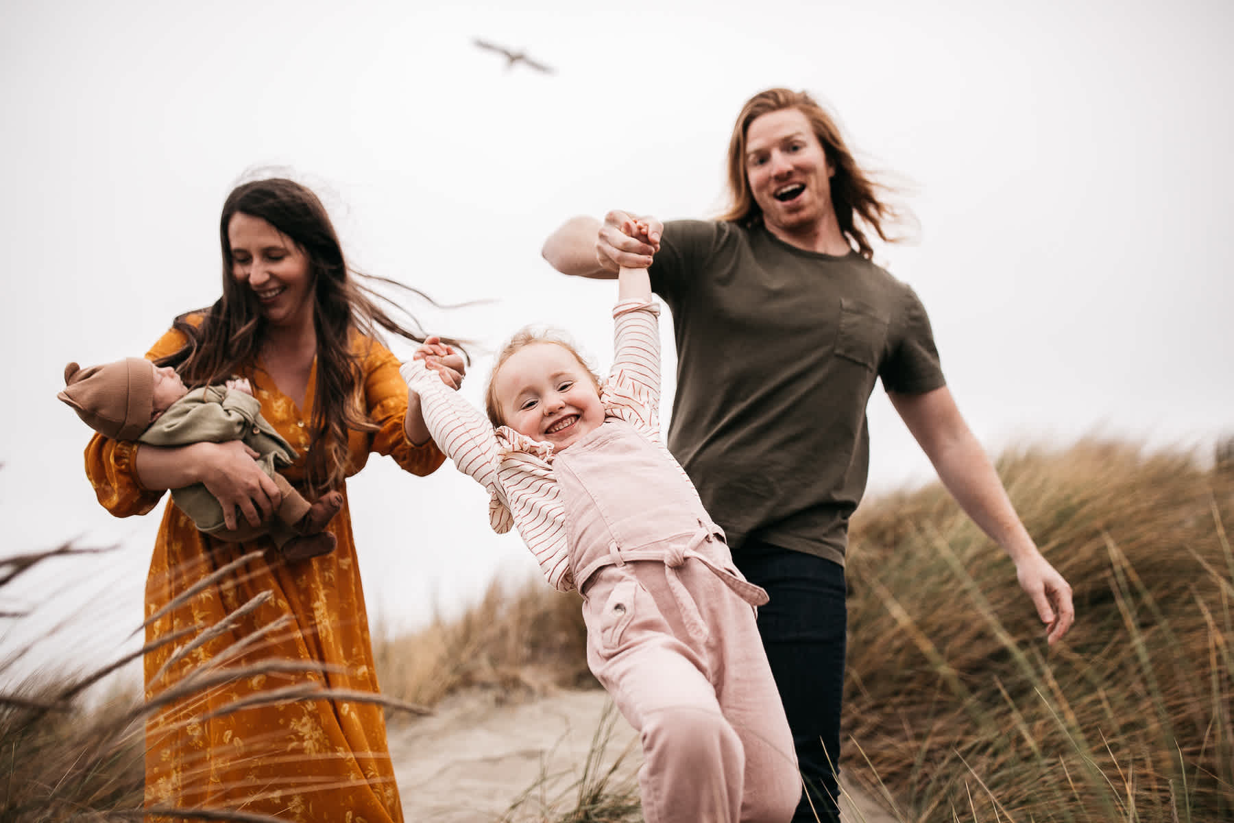 gloomy-ocean-beach-sf-newborn-lifestyle-session-9