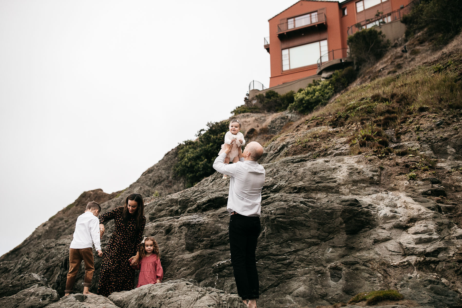 summer-foggy-china-beach-lifestyle-family-session-7
