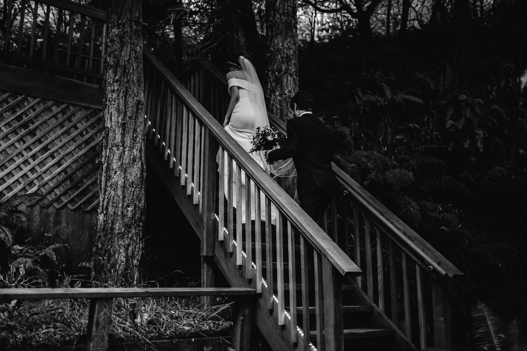 bodega-bay-secret-garden-gloomy-fall-wedding-86