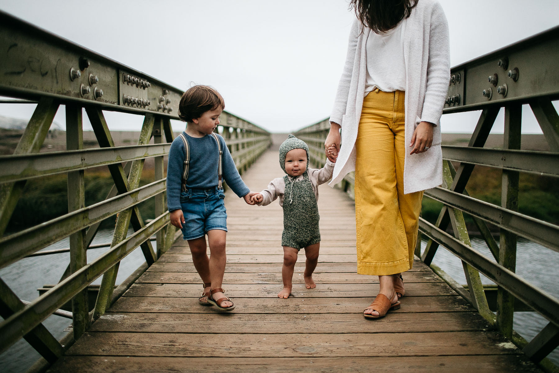 rode-beach-summer-gloomy-family-session-41