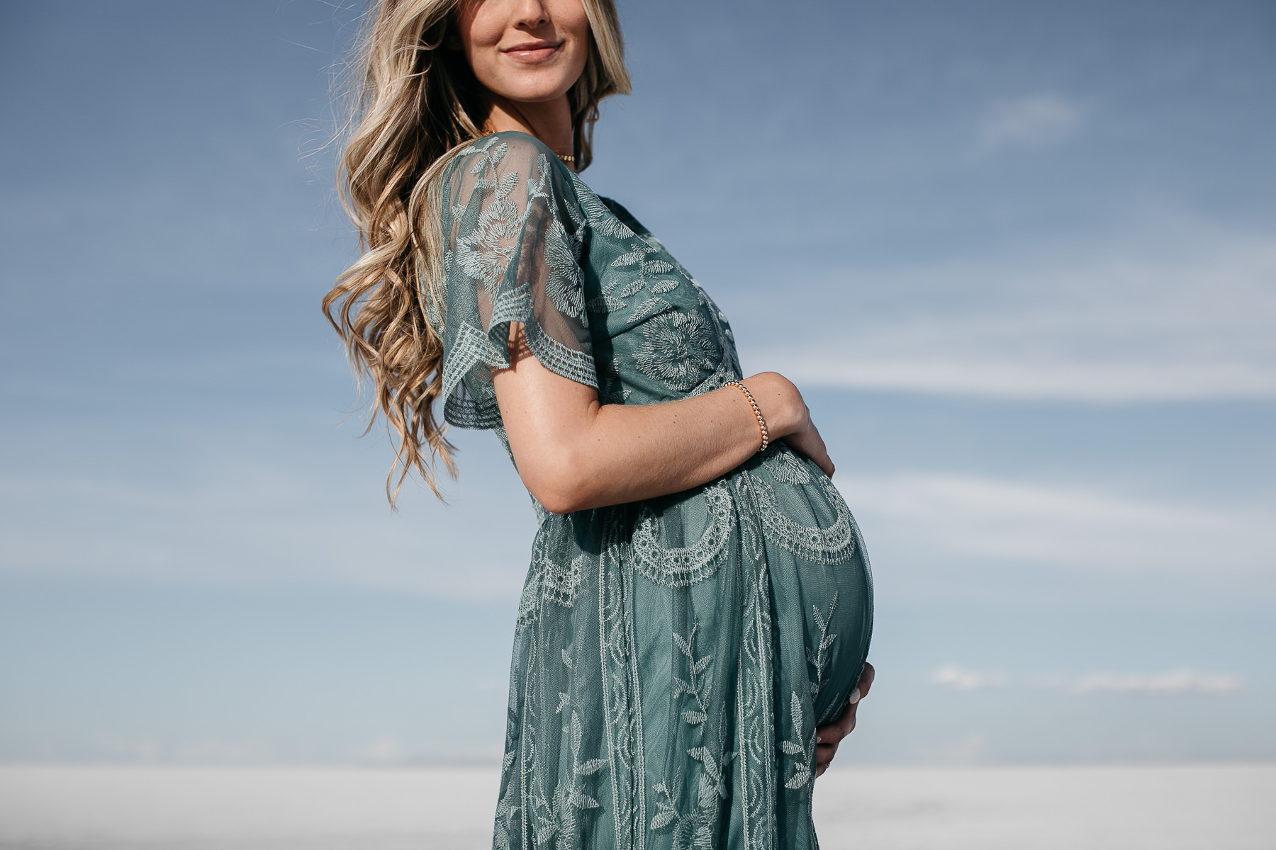 salt-lake-city-utah-salt-flats-lifestyle-maternity-session-16