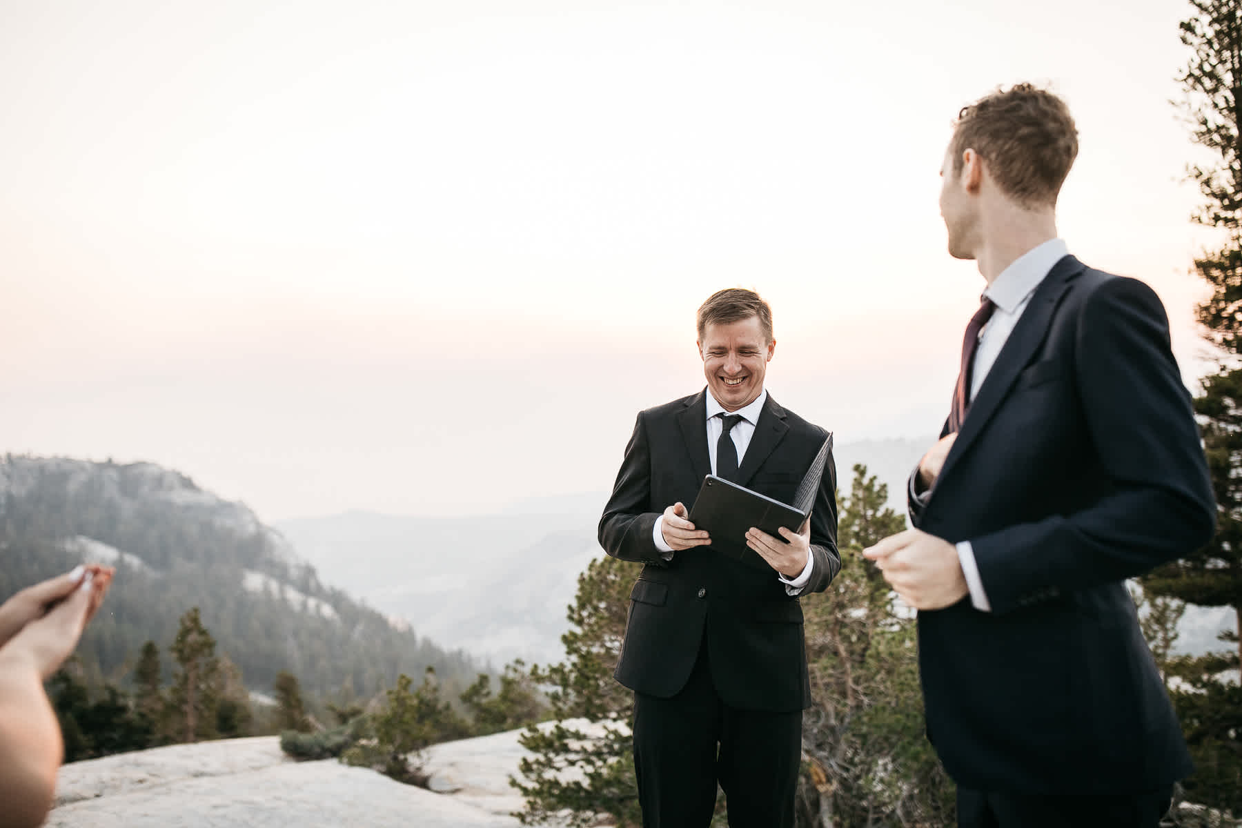 yosemite-cathedral-lake-hiking-sunset-elopement-60