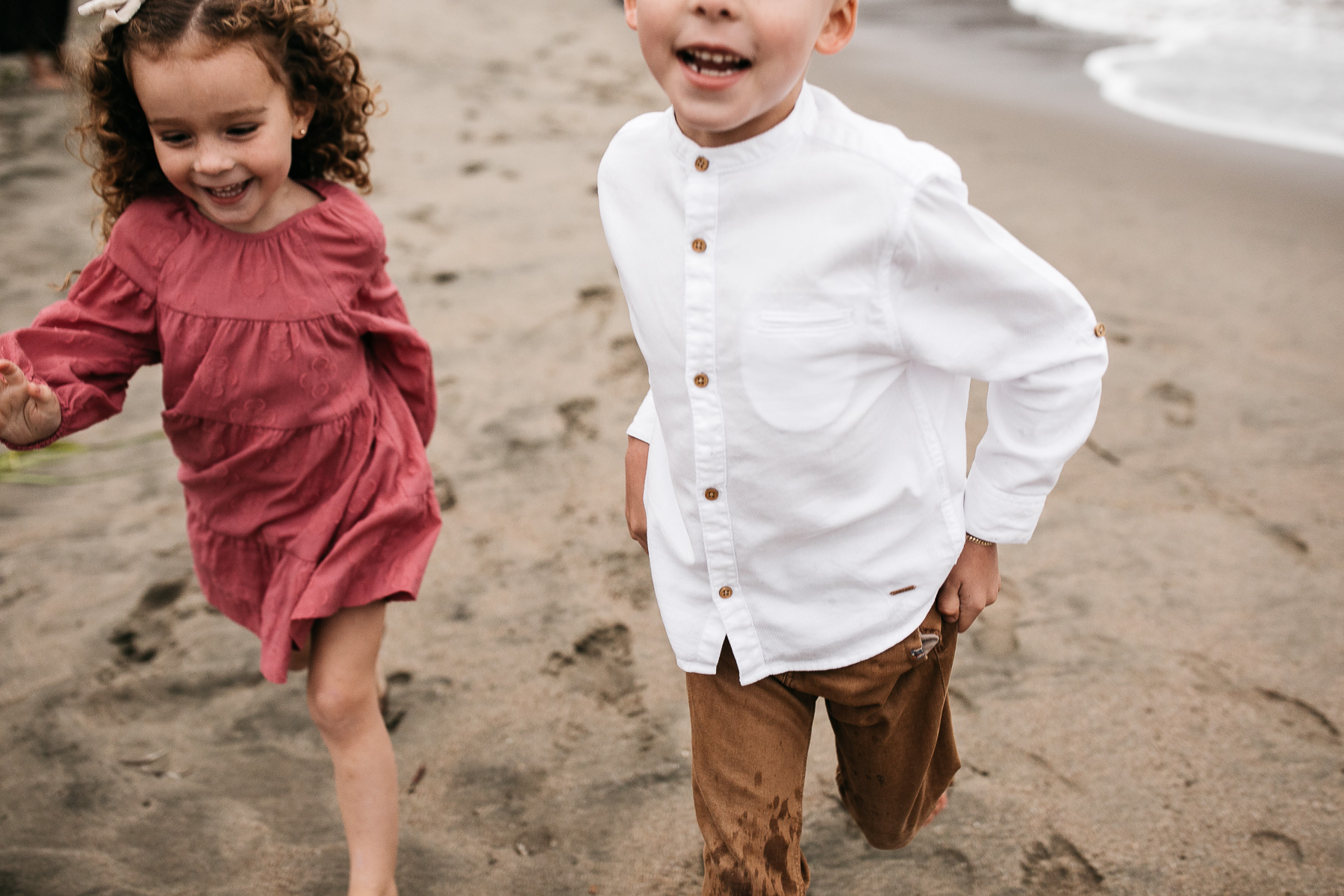 summer-foggy-china-beach-lifestyle-family-session-27