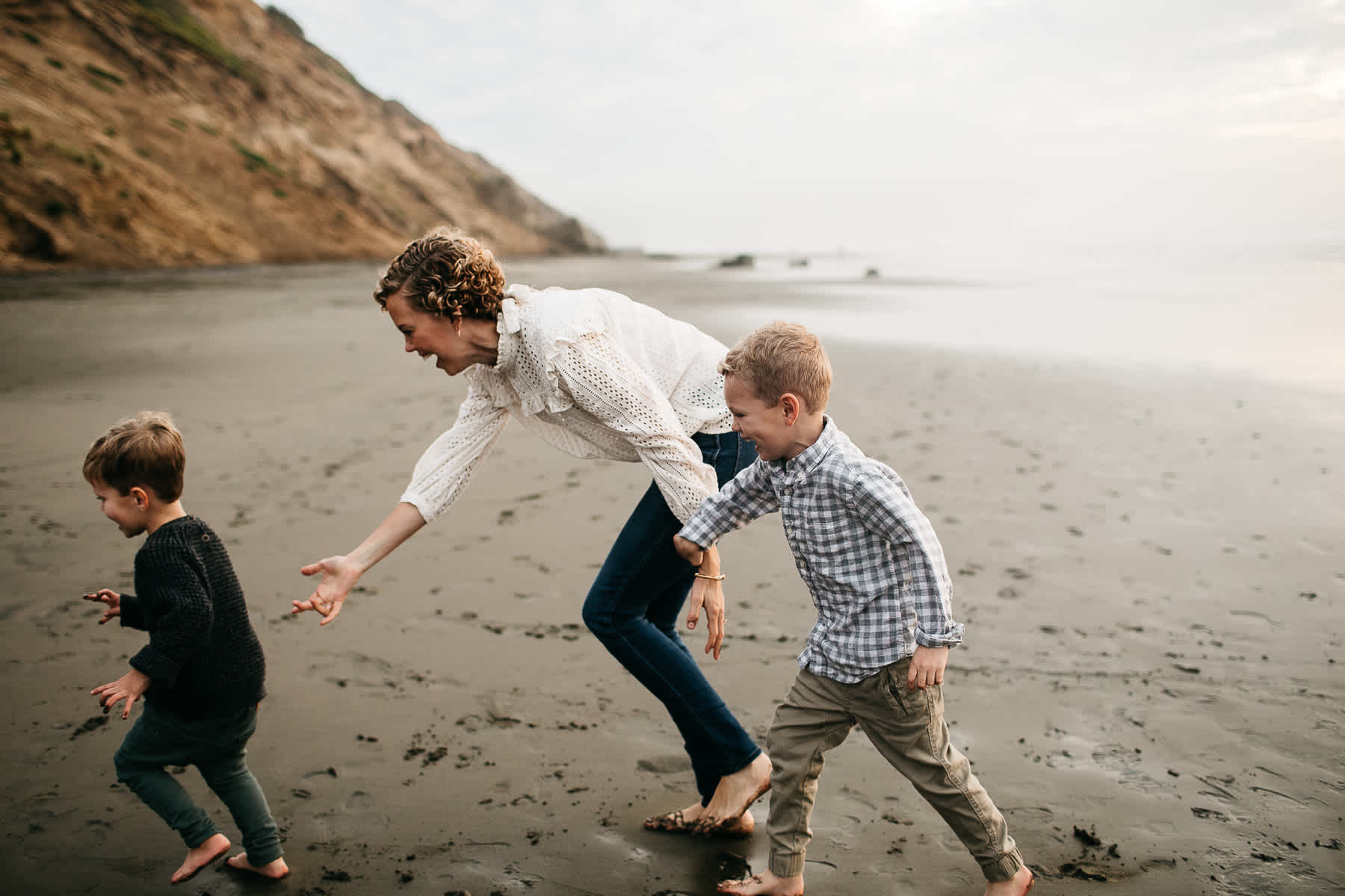 cloudy-fort-funston-winter-lifestyle-family-session-27