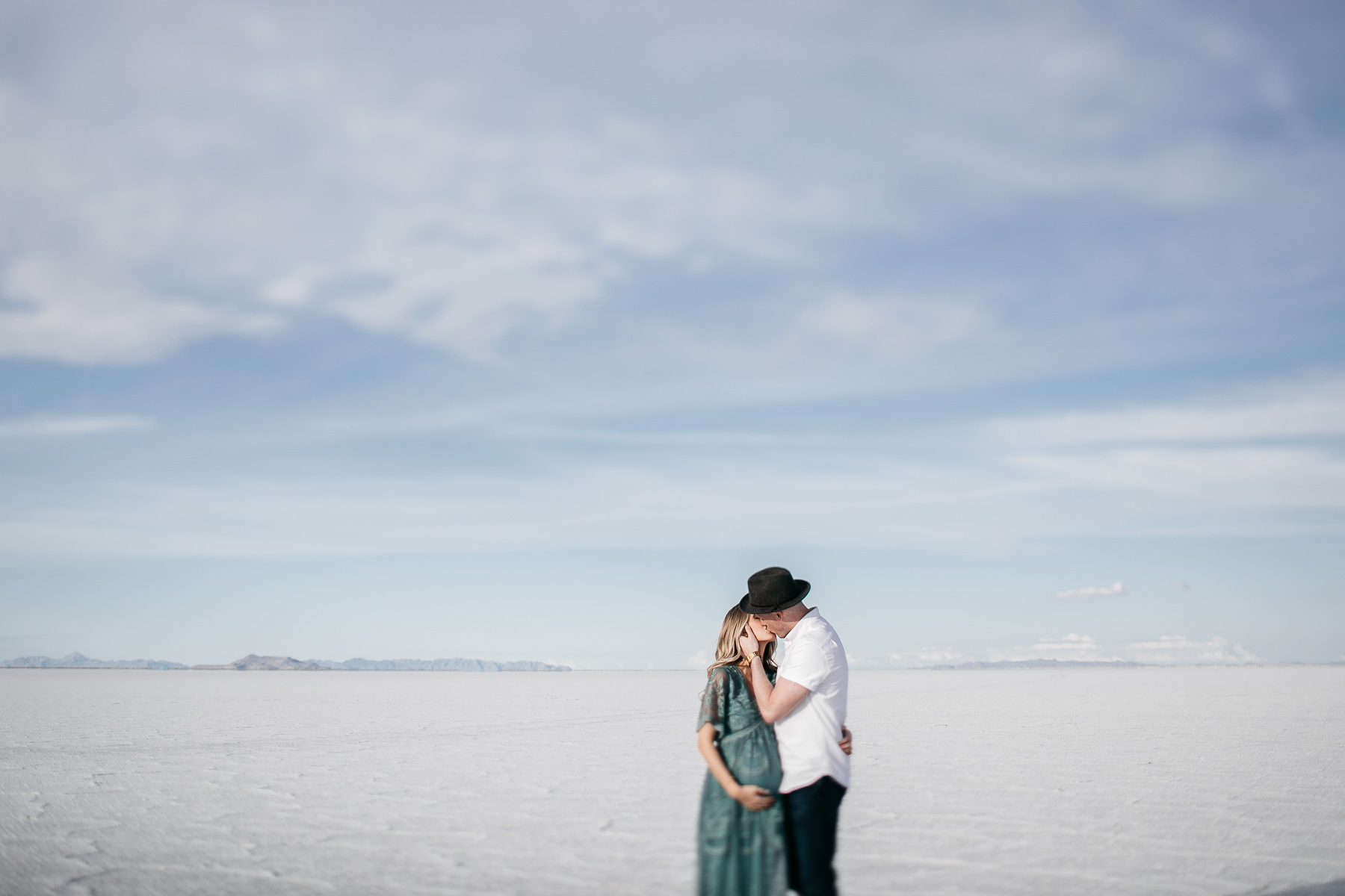 bonneville-utah-salt-flats-lifestyle-maternity-shoot-43