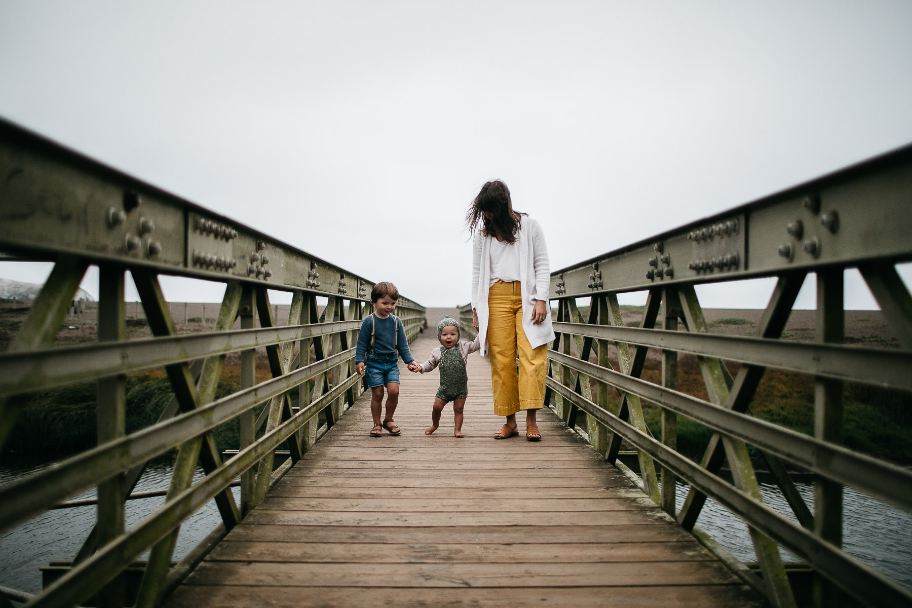 rode-beach-summer-gloomy-family-session-40