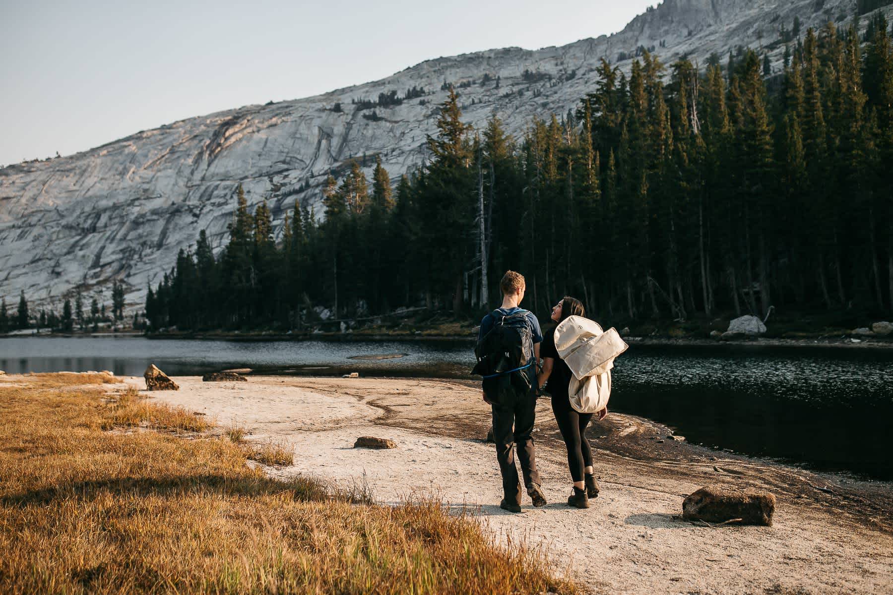 yosemite-cathedral-lake-hiking-sunset-elopement-43