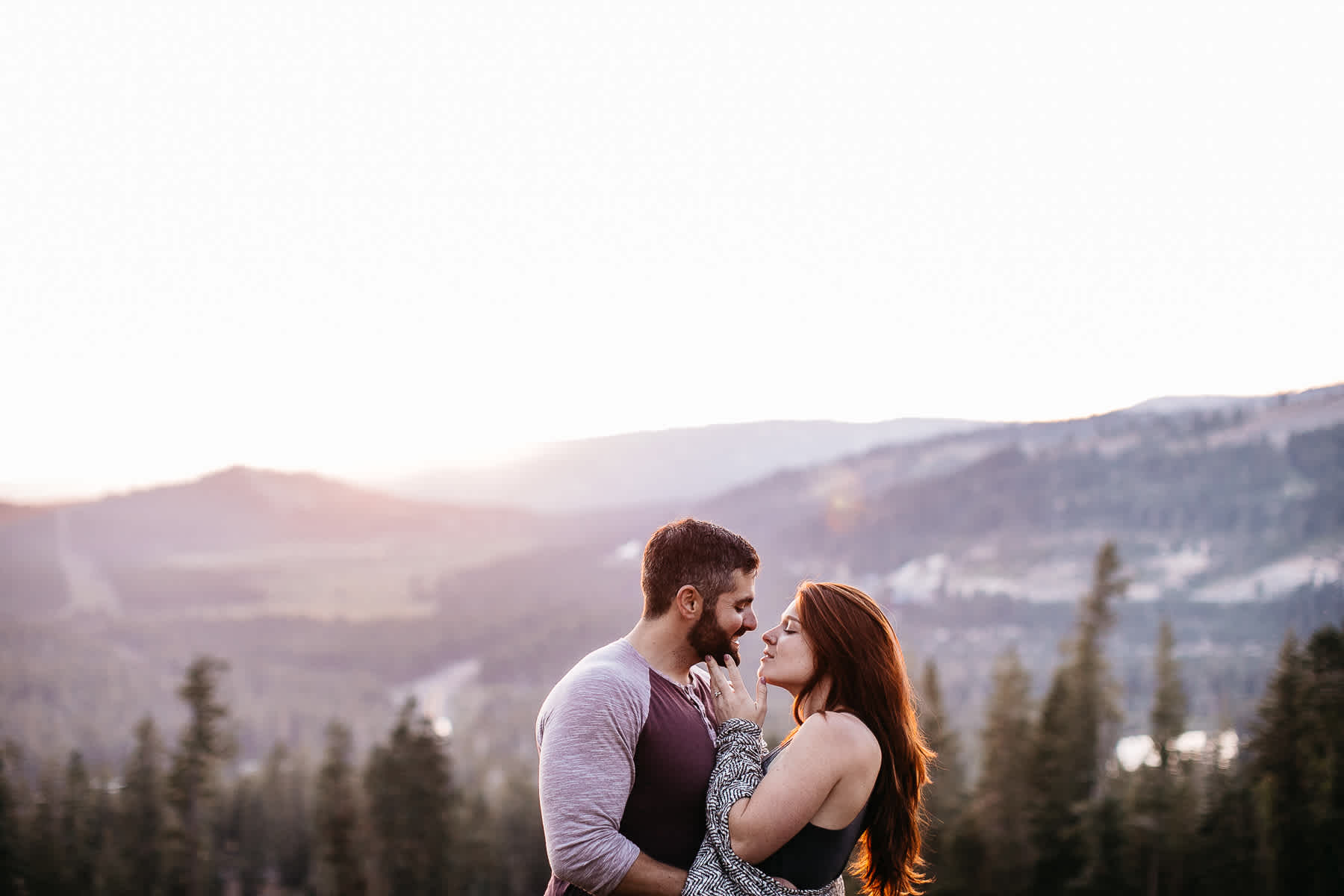 lake-tahoe-forest-donner-sunset-couple-session-15