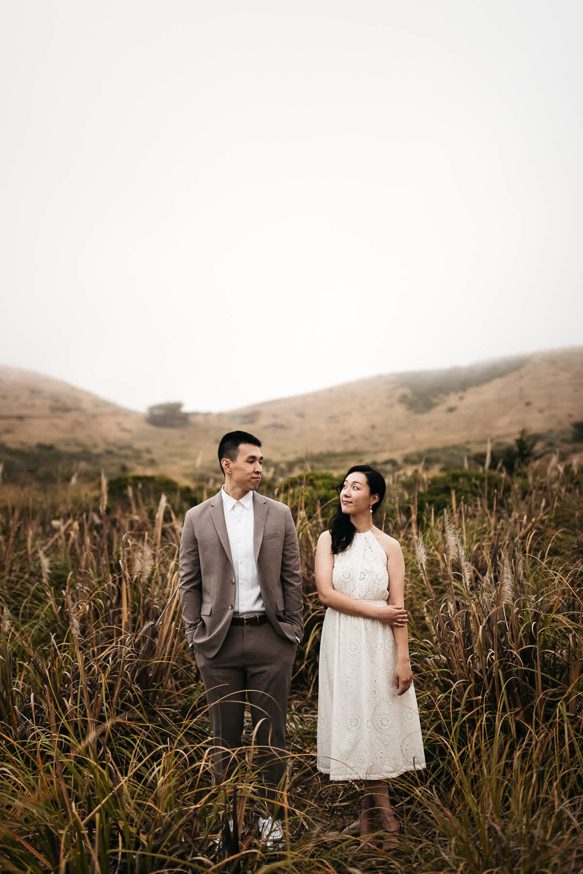 redwoods-coastal-pampas-grass-lifestyle-engagement-session-with-pups-45