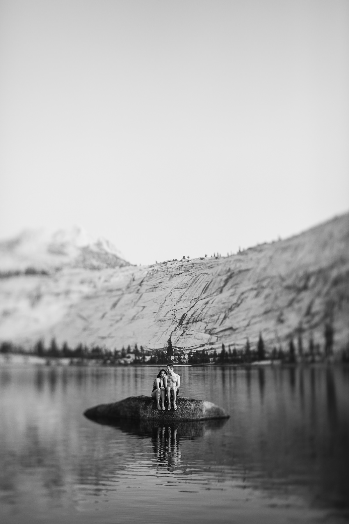 yosemite-cathedral-lake-hiking-sunset-elopement-47