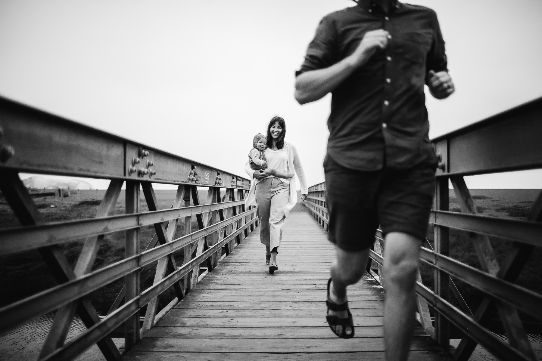rode-beach-summer-gloomy-family-session-45