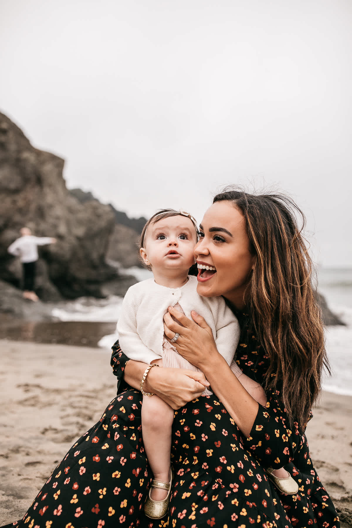 summer-foggy-china-beach-lifestyle-family-session-9