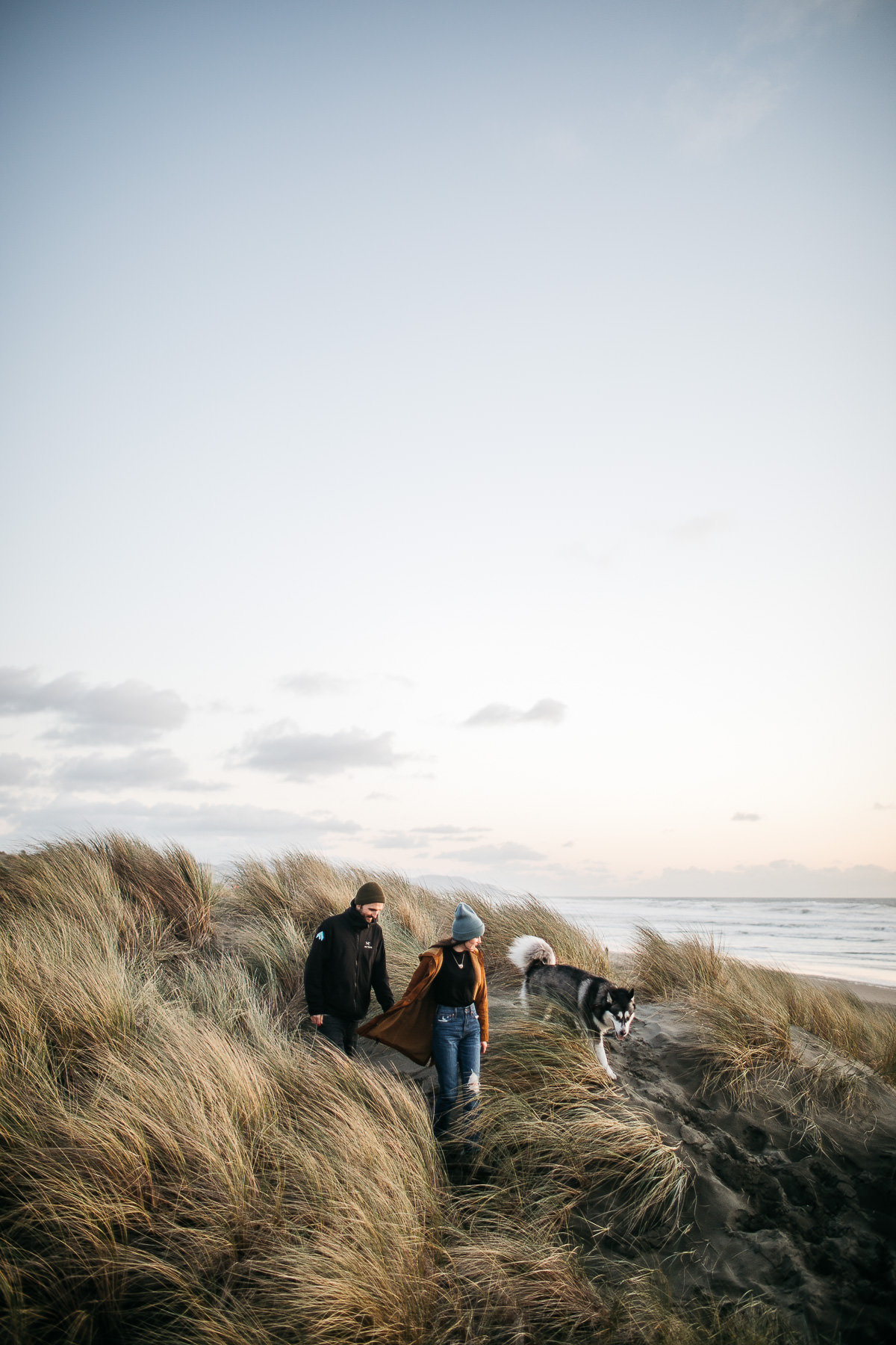 ocean-beach-sf-malamute-couple-session-golden-light-29
