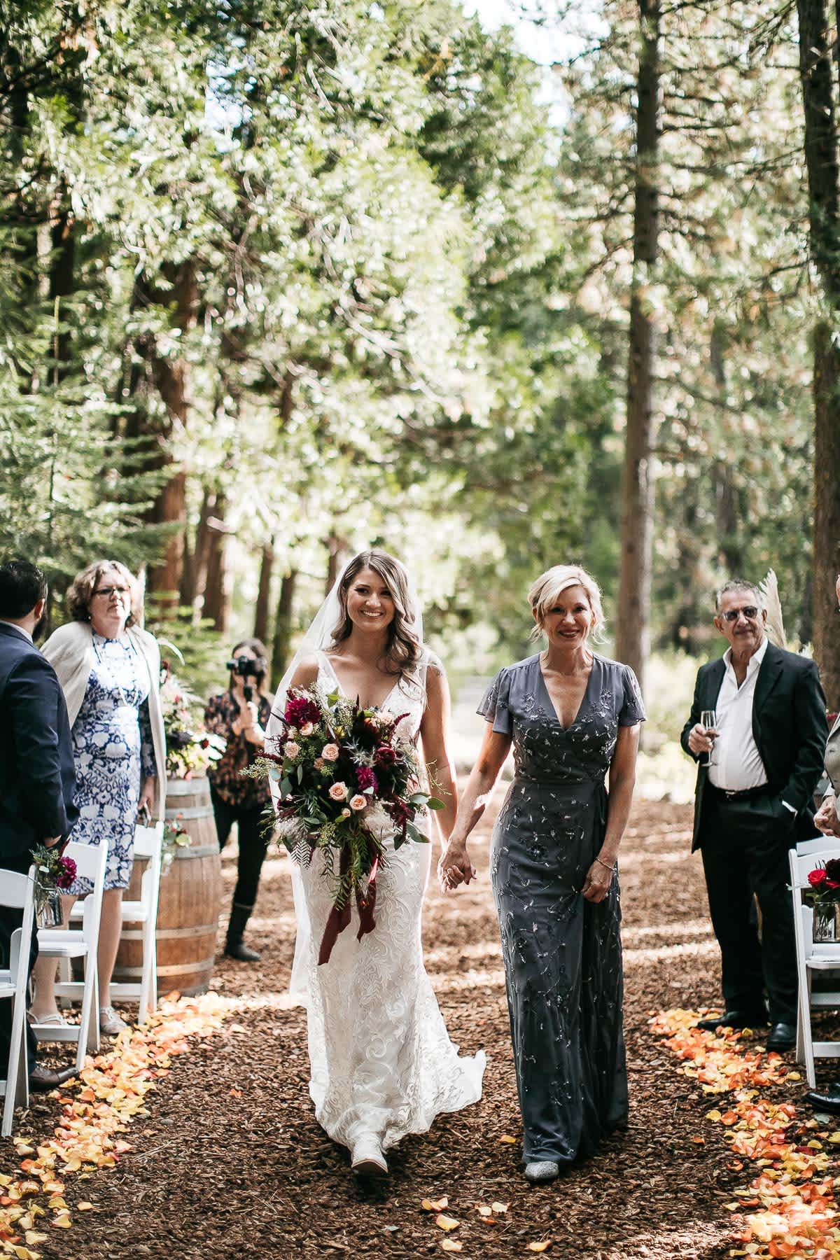 twenty-mile-house-fall-rainy-wedding-32