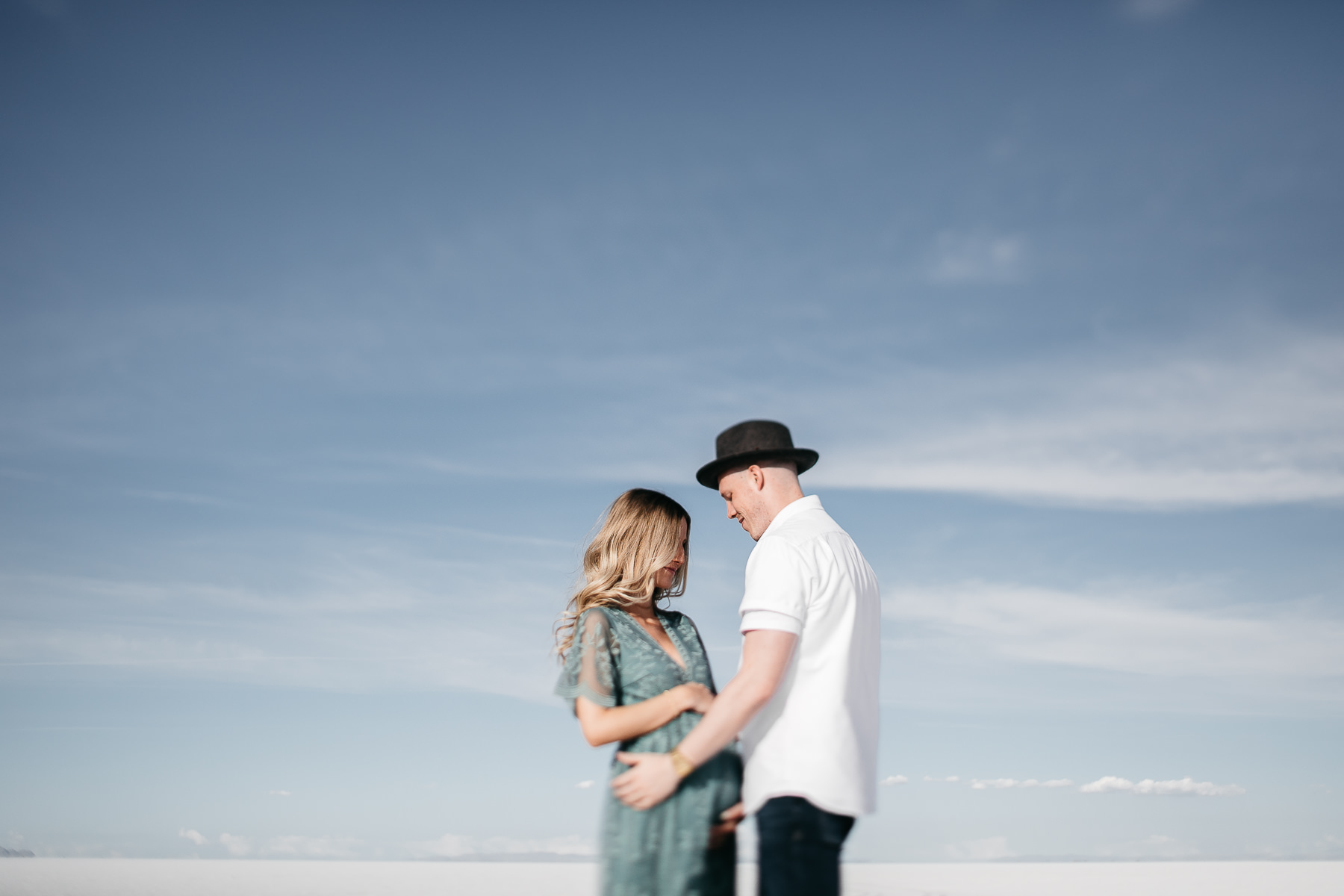 salt-lake-city-utah-salt-flats-lifestyle-maternity-session-11