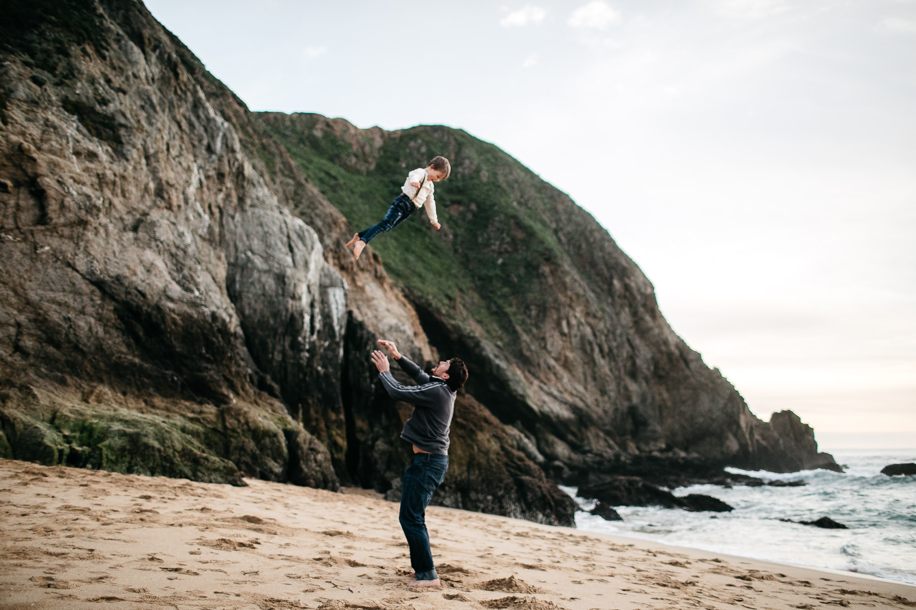 half-moon-bay-ca-sunset-family-lifestyle-session-golden-light-30