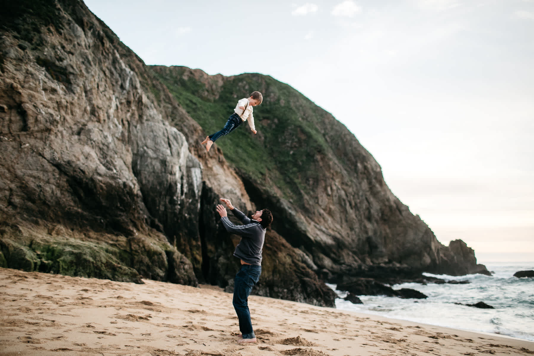 half-moon-bay-ca-sunset-family-lifestyle-session-golden-light-30