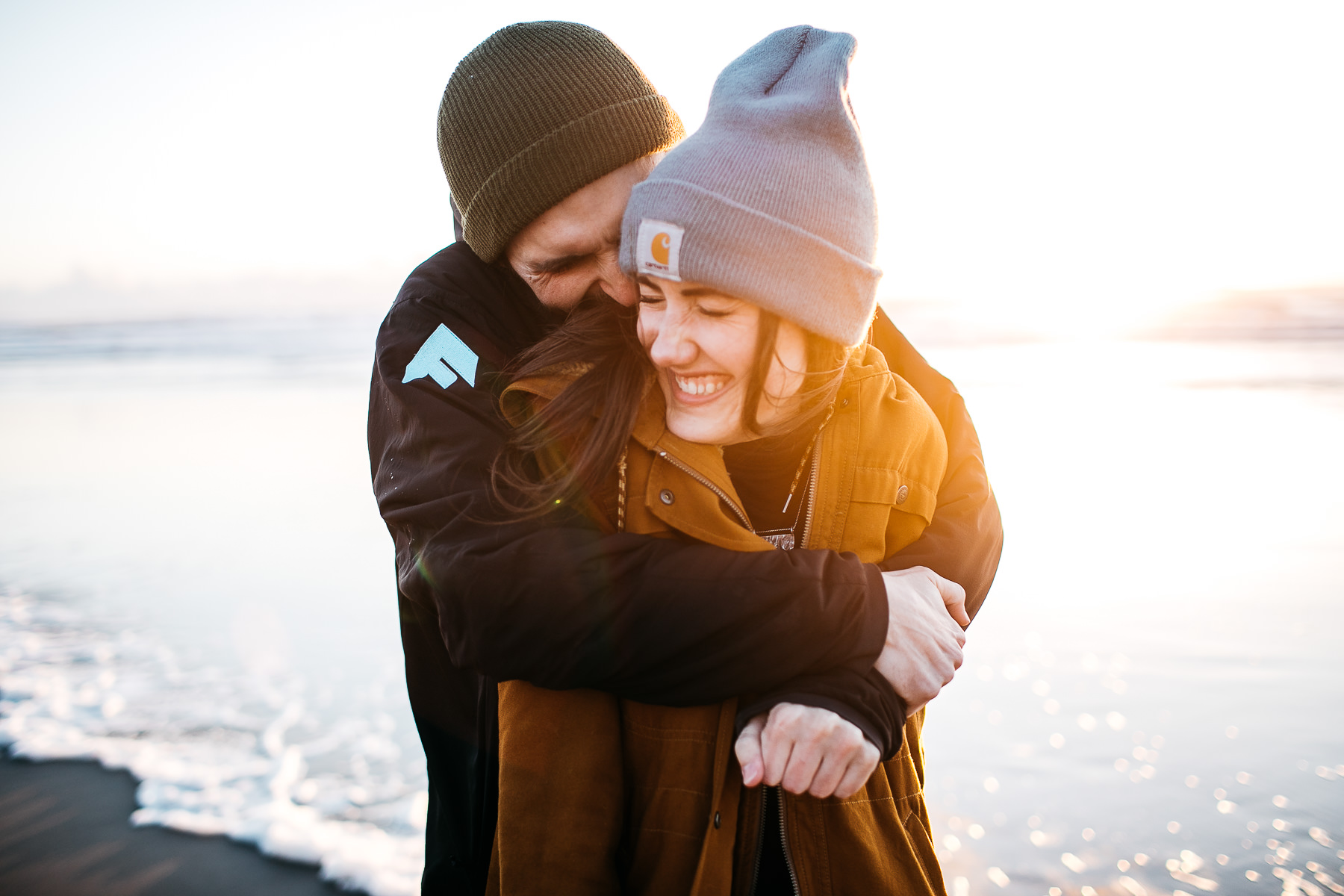 ocean-beach-sf-malamute-couple-session-golden-light-19