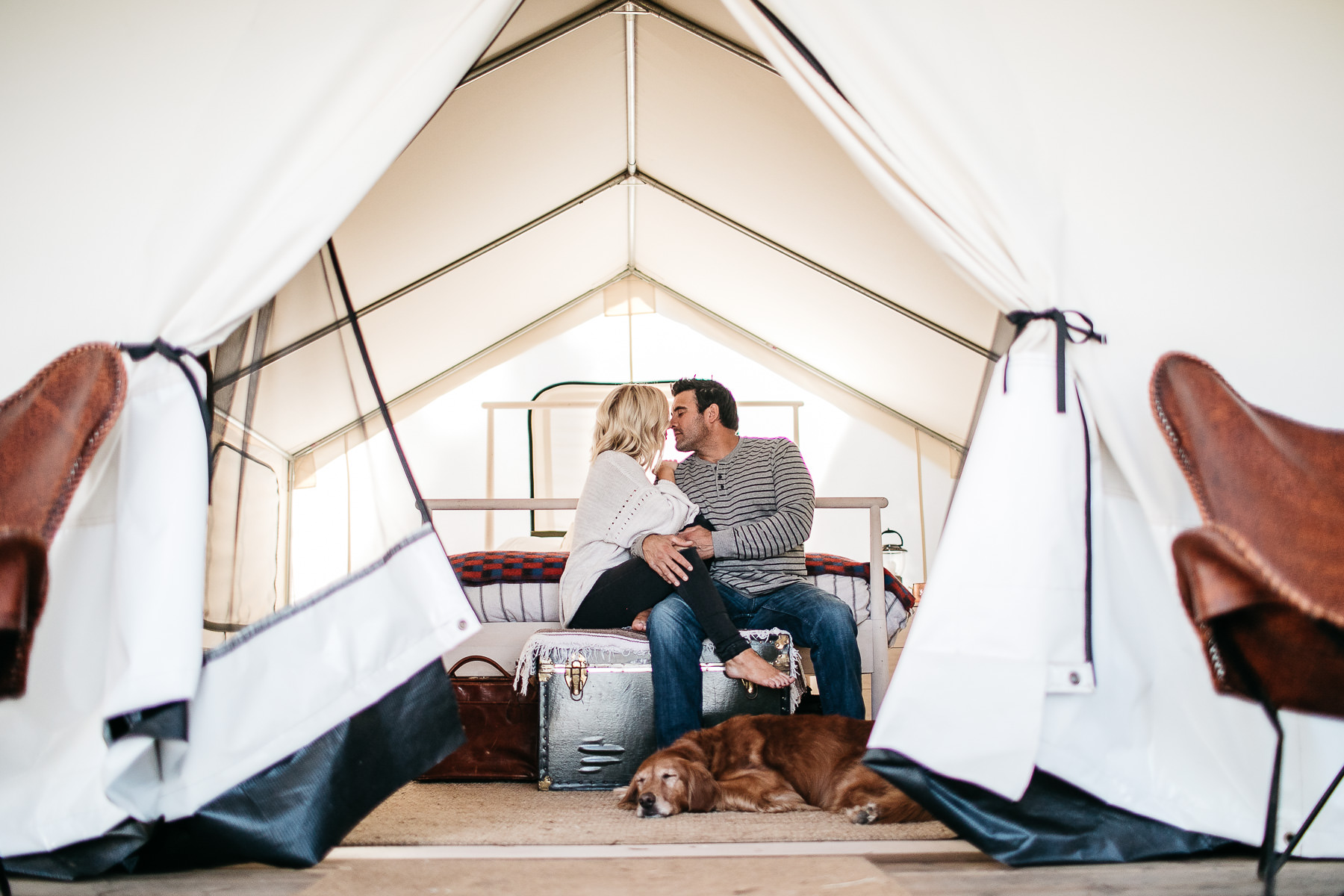 mendocino-grove-ca-glamping-waterside-anniversary-session-golden-retriever-30