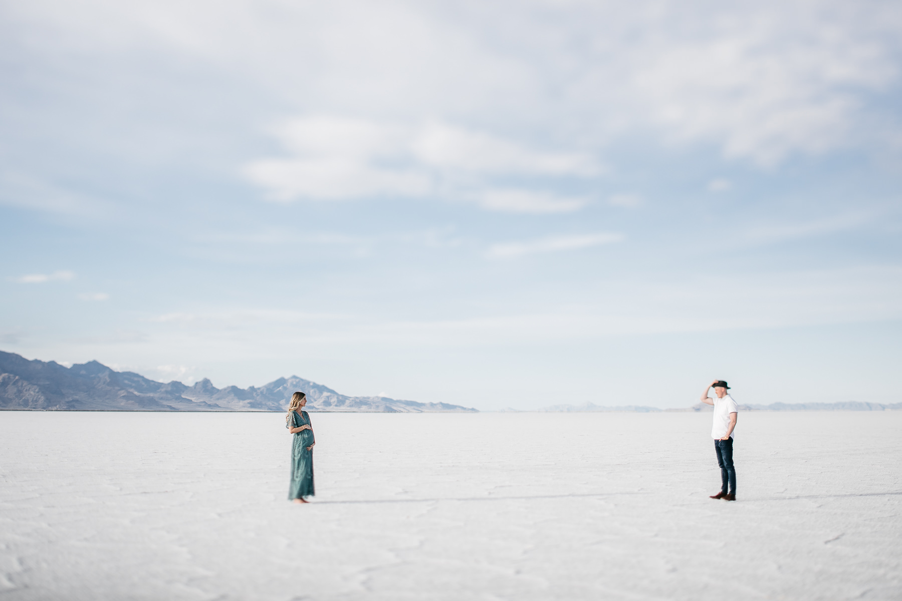 bonneville-utah-salt-flats-lifestyle-maternity-shoot-37