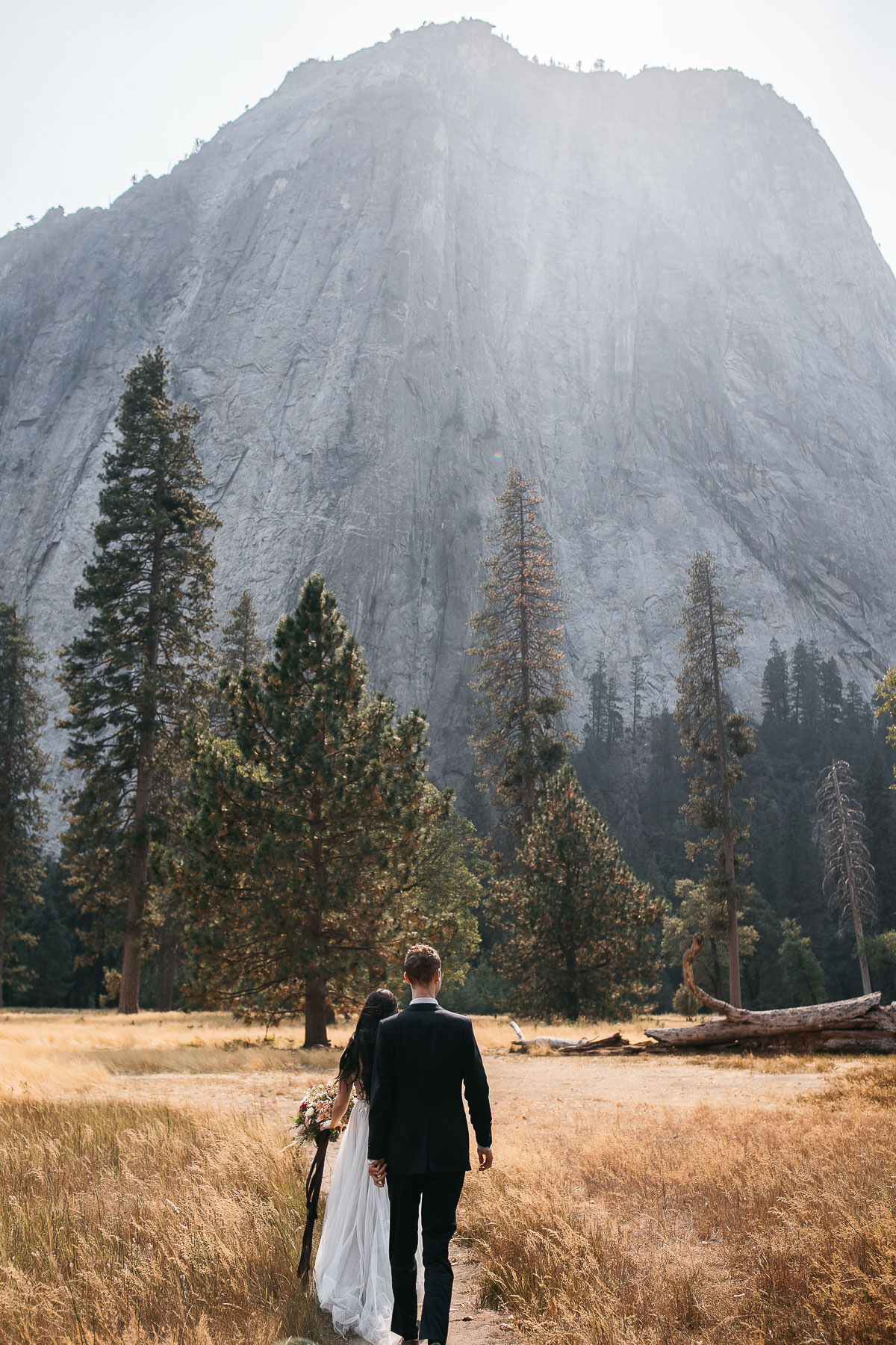 yosemite-cathedral-lake-hiking-sunset-elopement-16