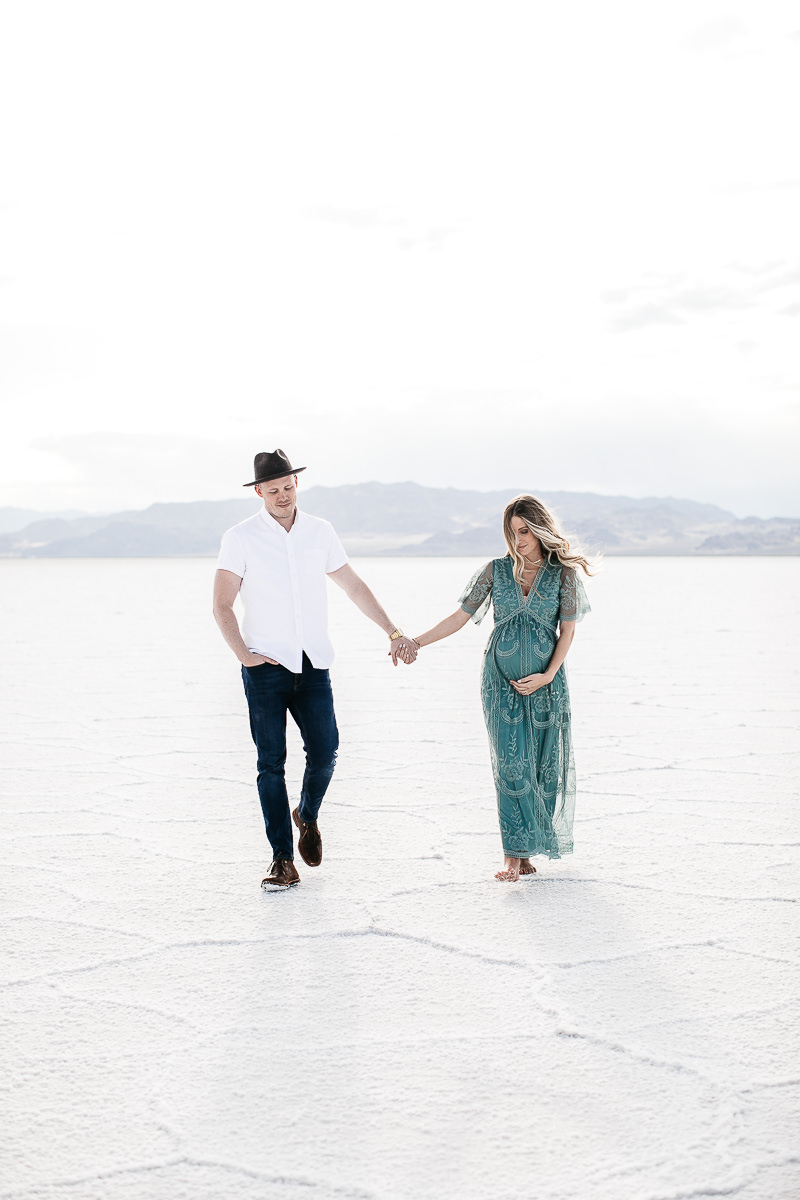 salt-lake-city-utah-salt-flats-lifestyle-maternity-session-24