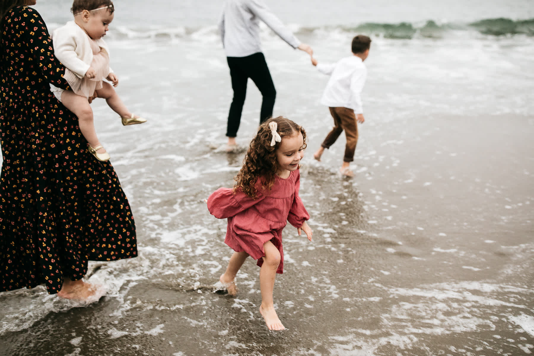 summer-foggy-china-beach-lifestyle-family-session-25
