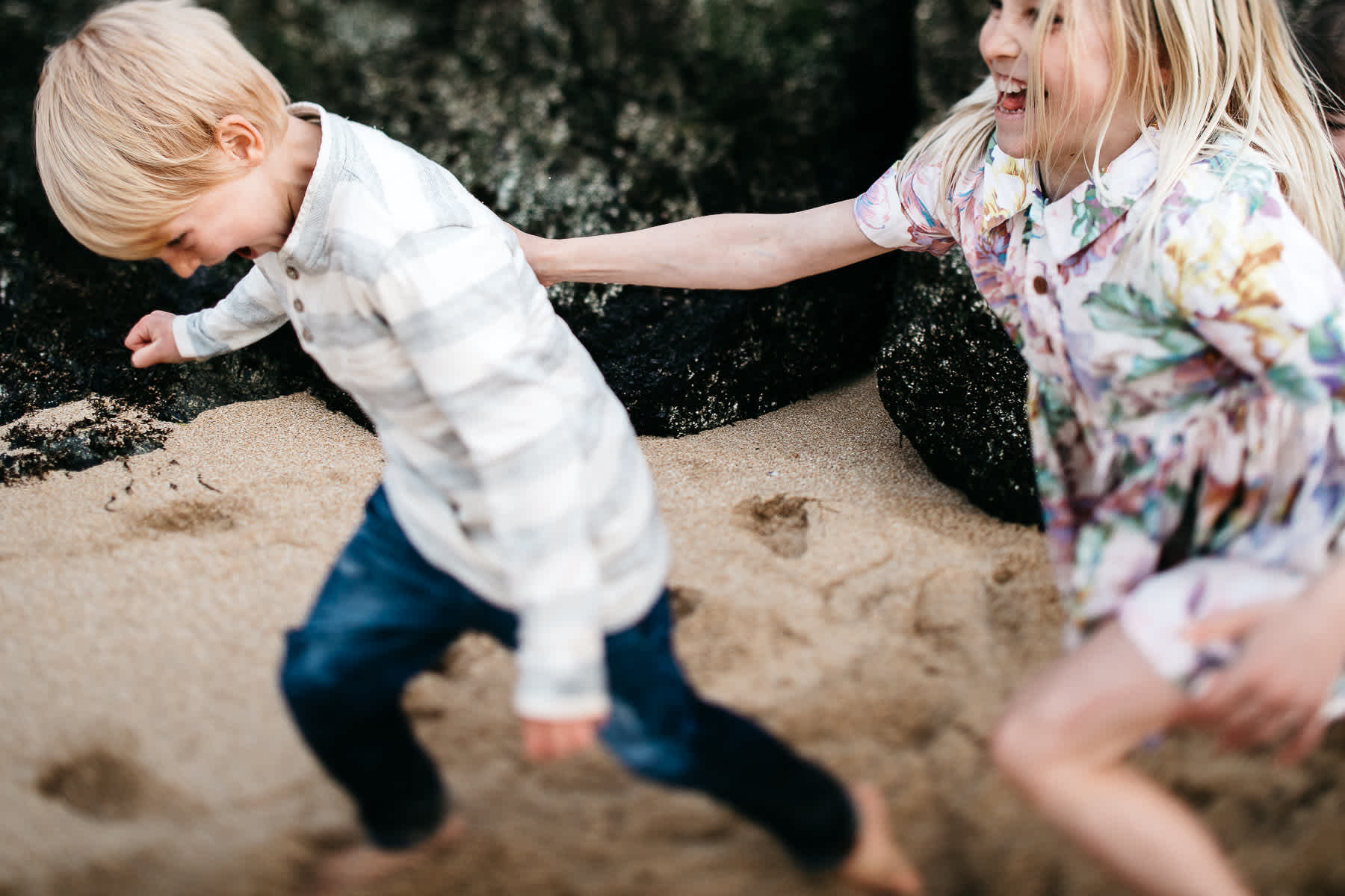 half-moon-bay-ca-sunset-family-lifestyle-session-golden-light-22