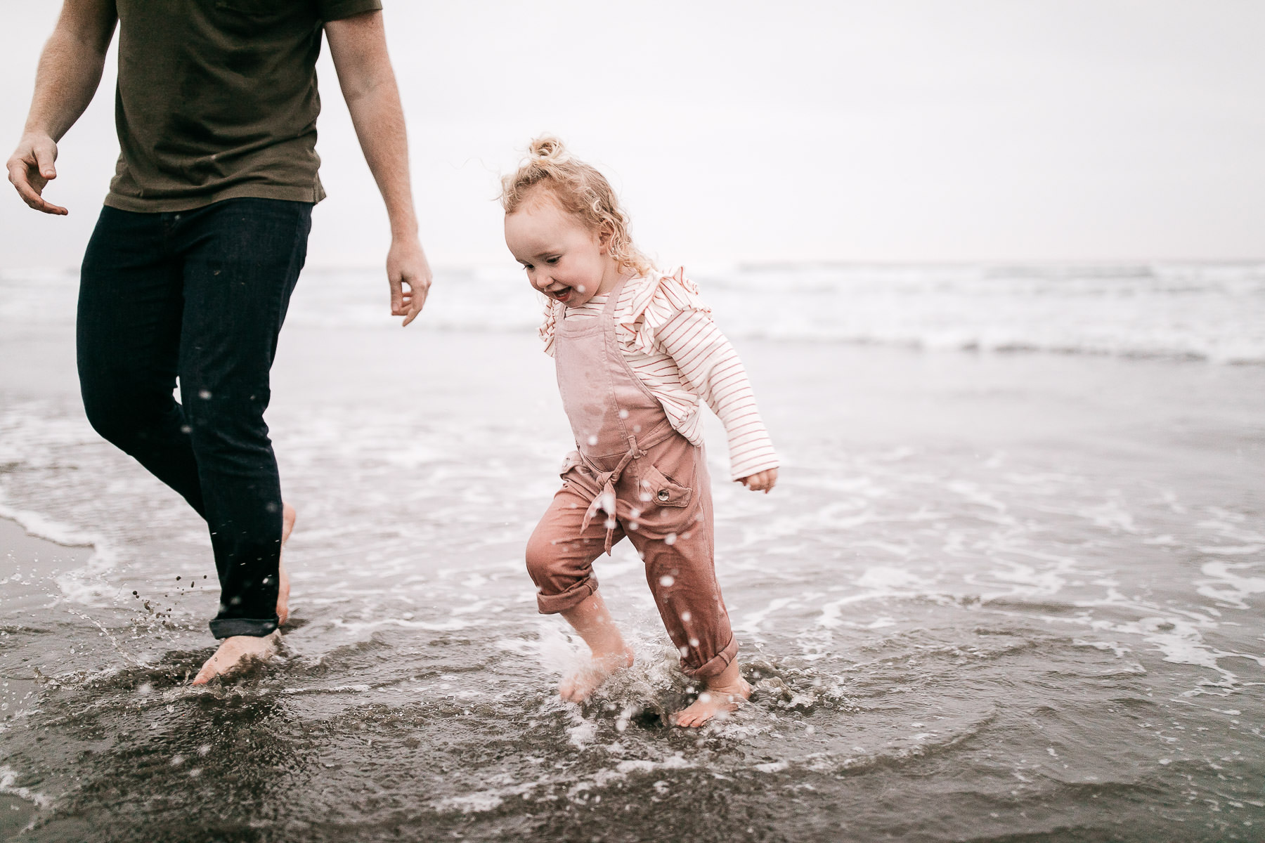 gloomy-ocean-beach-sf-newborn-lifestyle-session-29