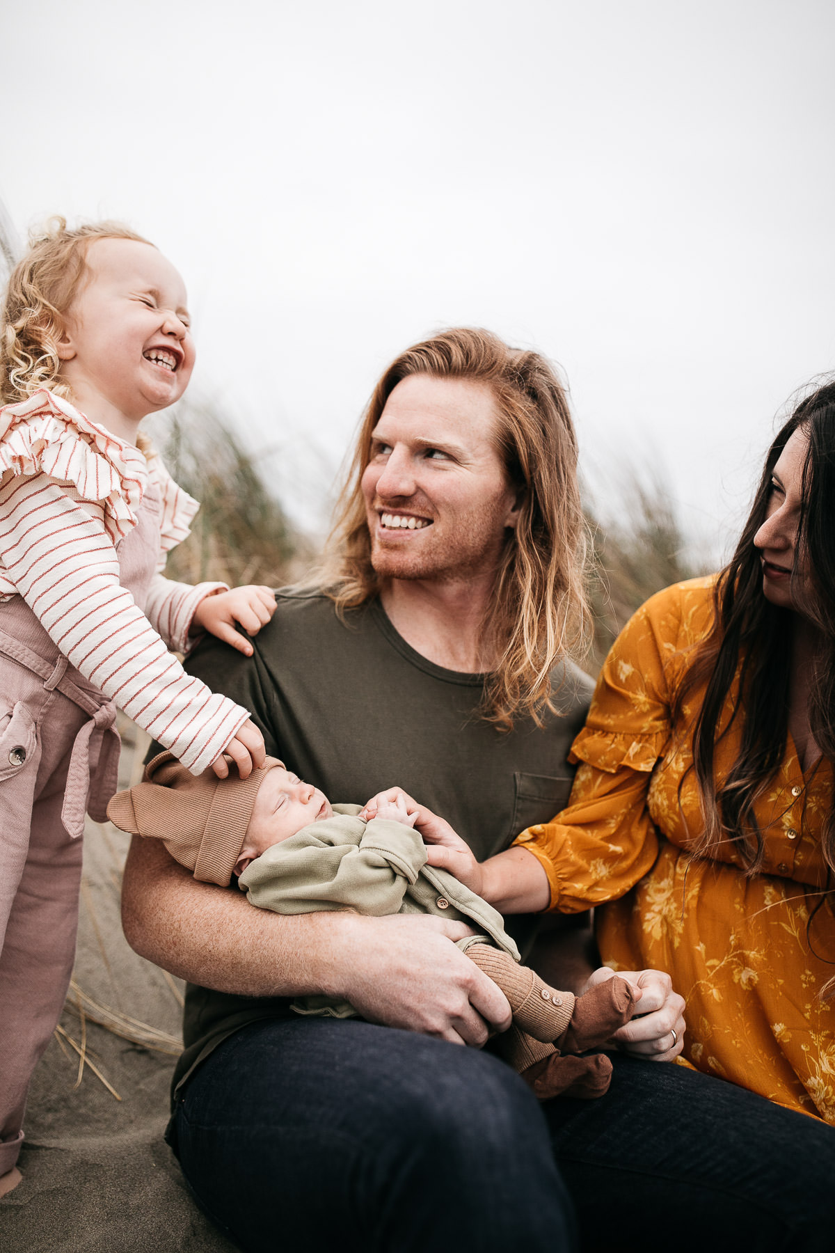 gloomy-ocean-beach-sf-newborn-lifestyle-session-3