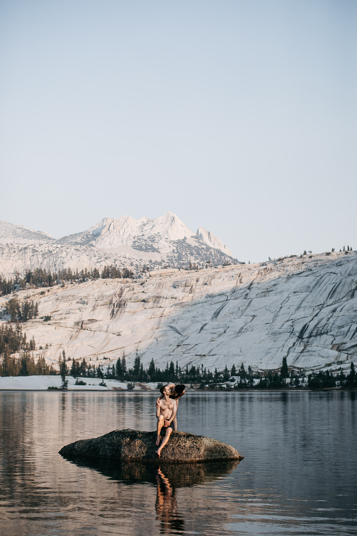 yosemite-cathedral-lake-hiking-sunset-elopement-46