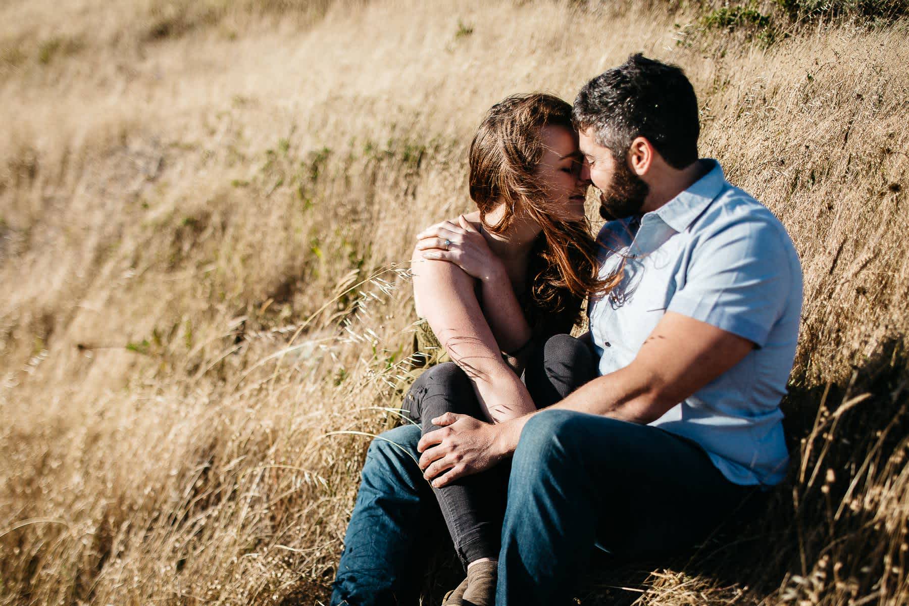 marin-headlands-rodeo-beach-lifestyle-laughter-engagement-session-13
