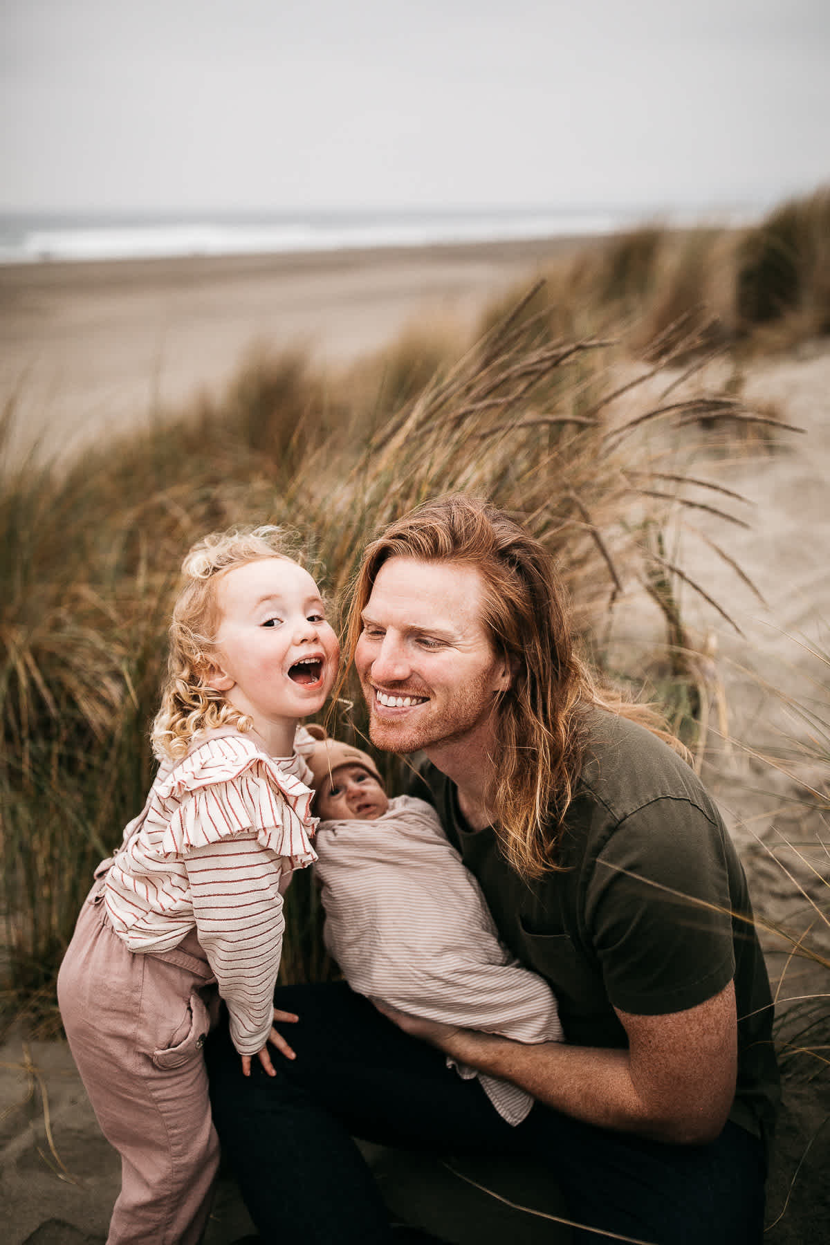 gloomy-ocean-beach-sf-newborn-lifestyle-session-13