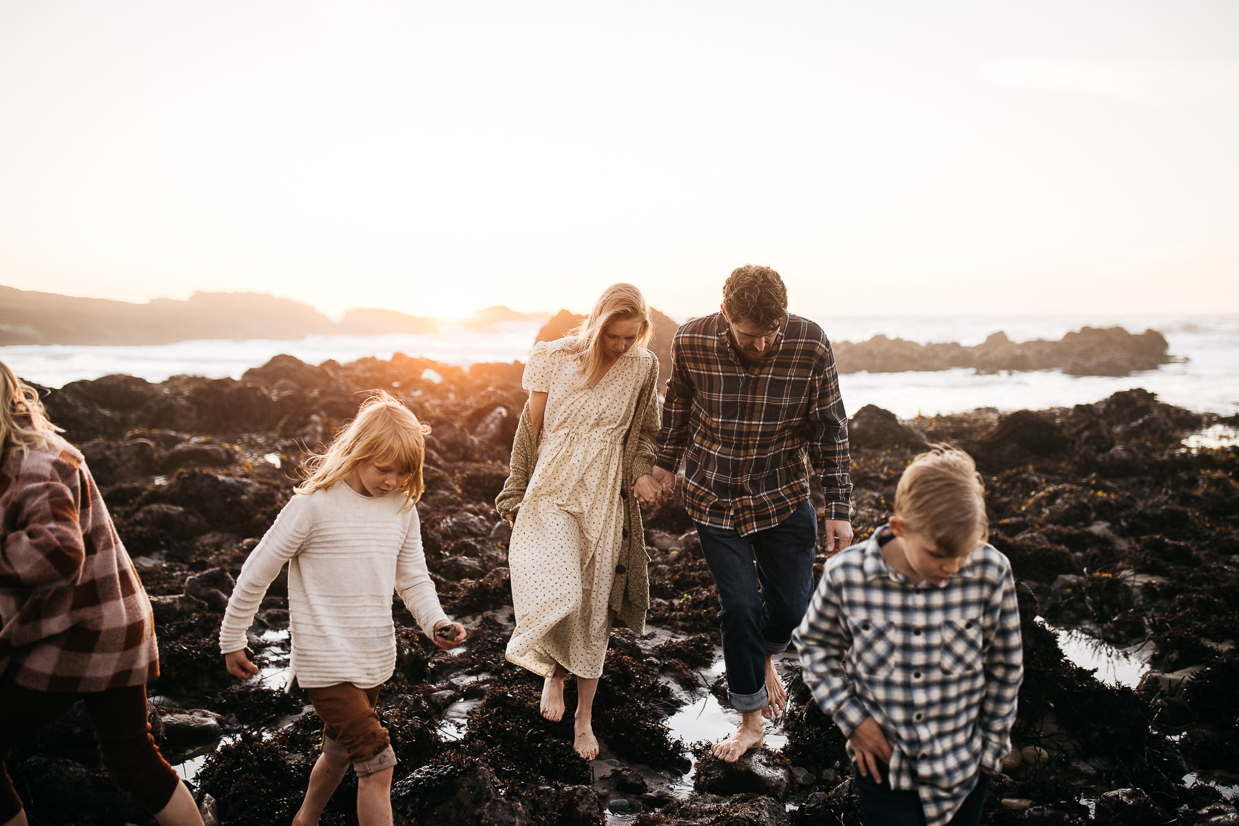 pescadero-beach-school-bus-lifestyle-sunset-family-session-38
