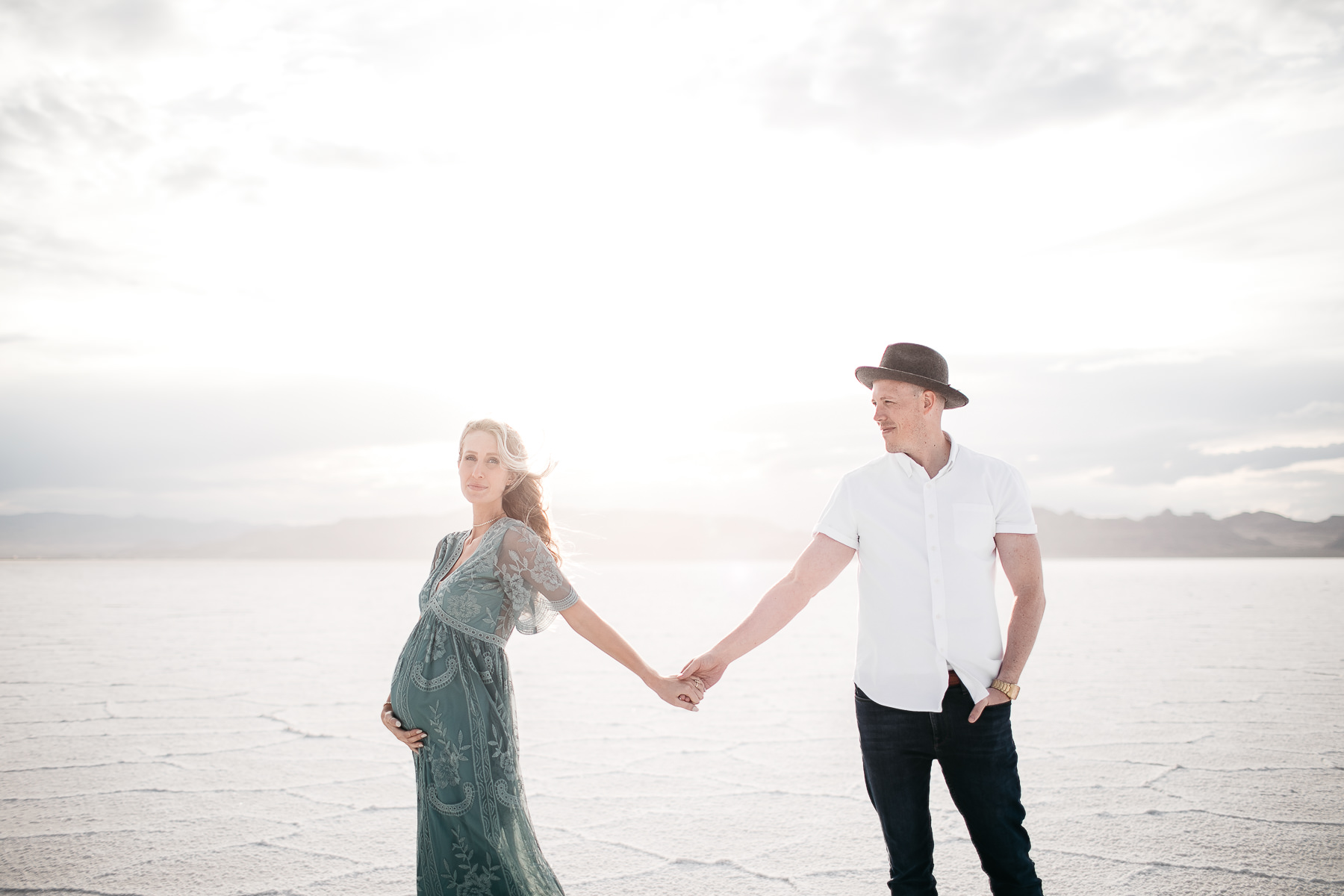 bonneville-utah-salt-flats-lifestyle-maternity-shoot-56