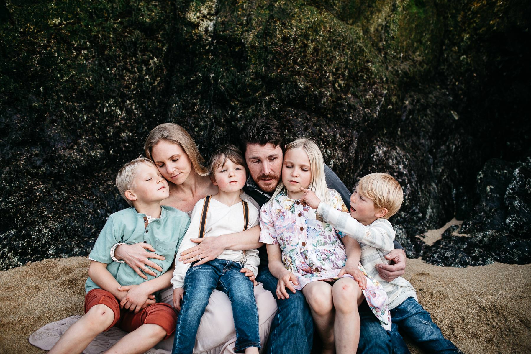 half-moon-bay-ca-sunset-family-lifestyle-session-golden-light-16