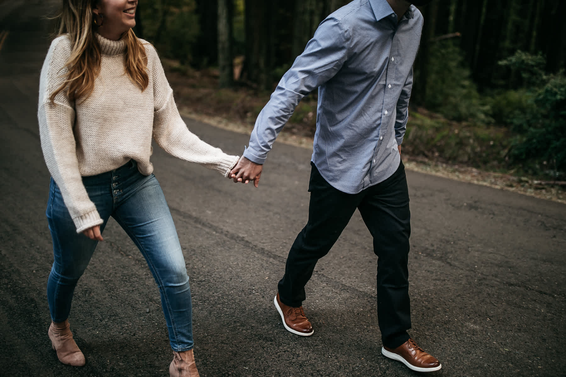 mt-tam-foggy-winter-engagement-session-australian-shepherd-puppy-15