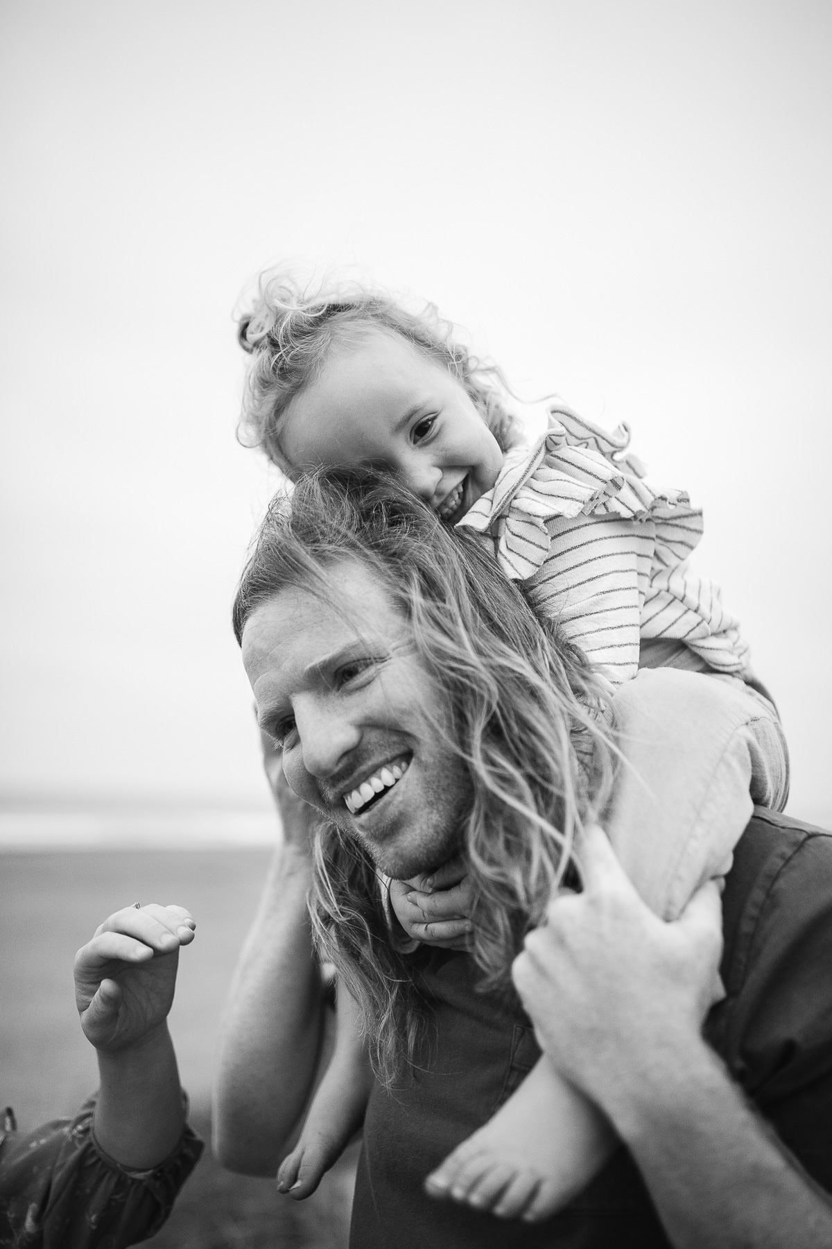 gloomy-ocean-beach-sf-newborn-lifestyle-session-16