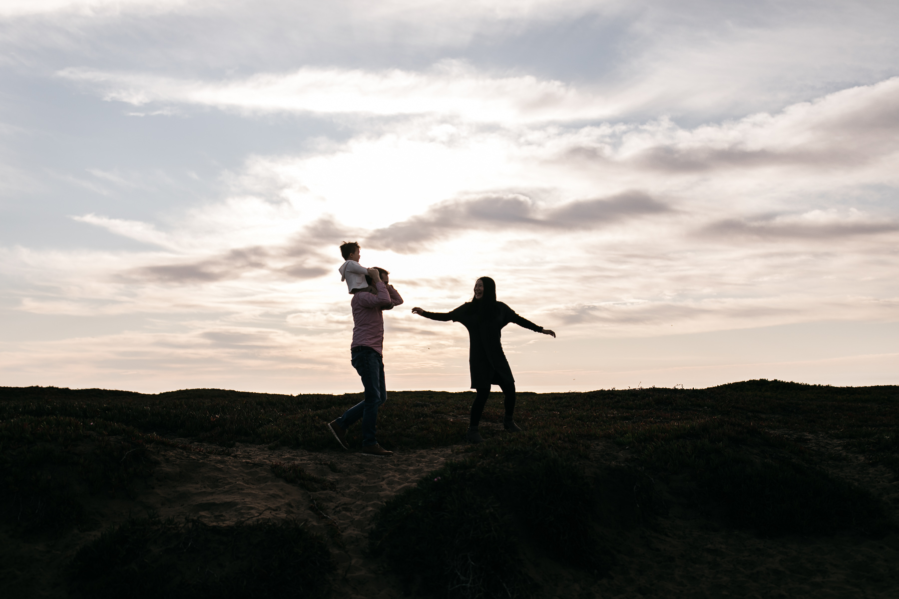 fort-funston-golden-light-winter-family-session-one-year-old-4