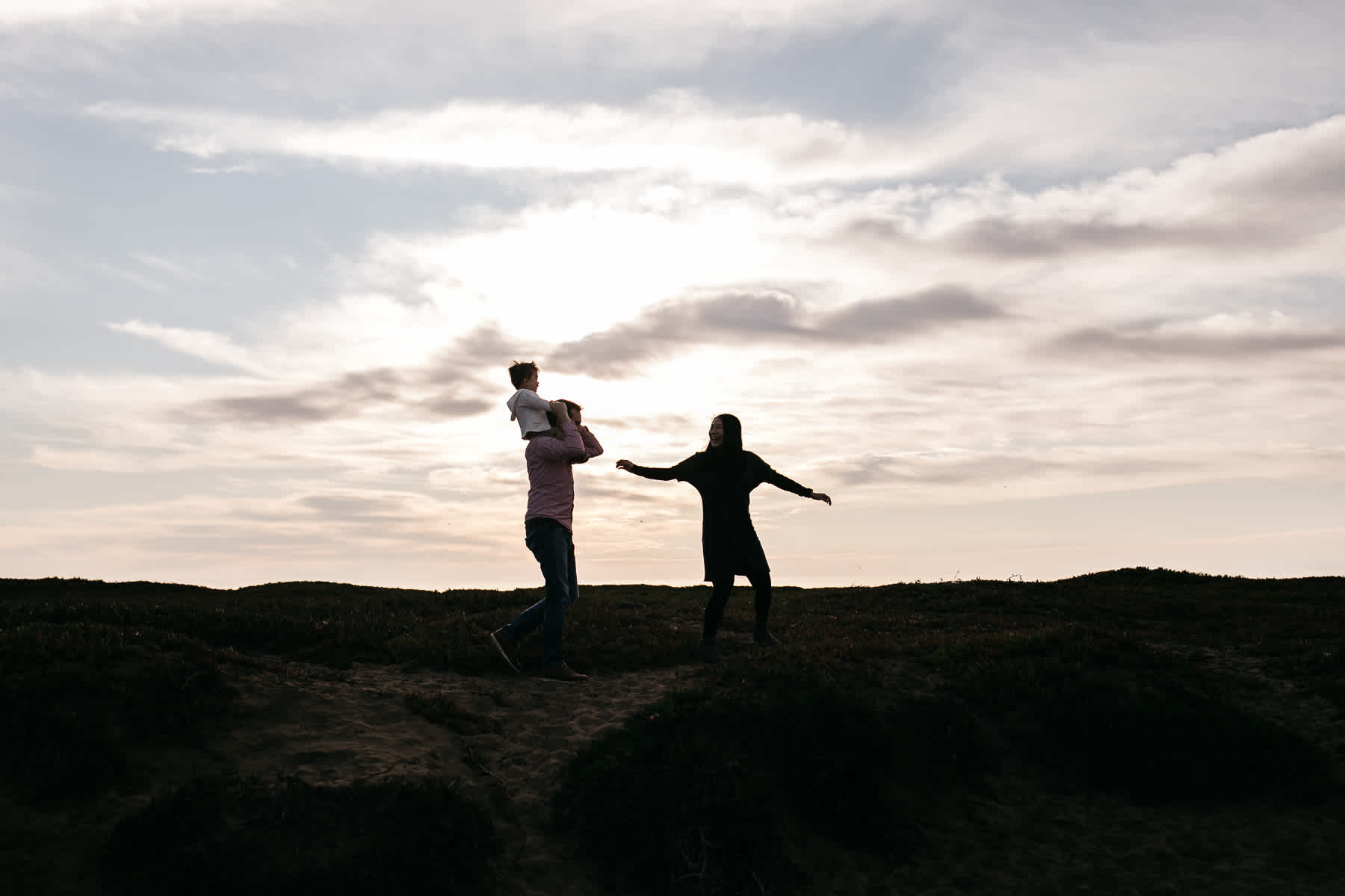 fort-funston-golden-light-winter-family-session-one-year-old-4