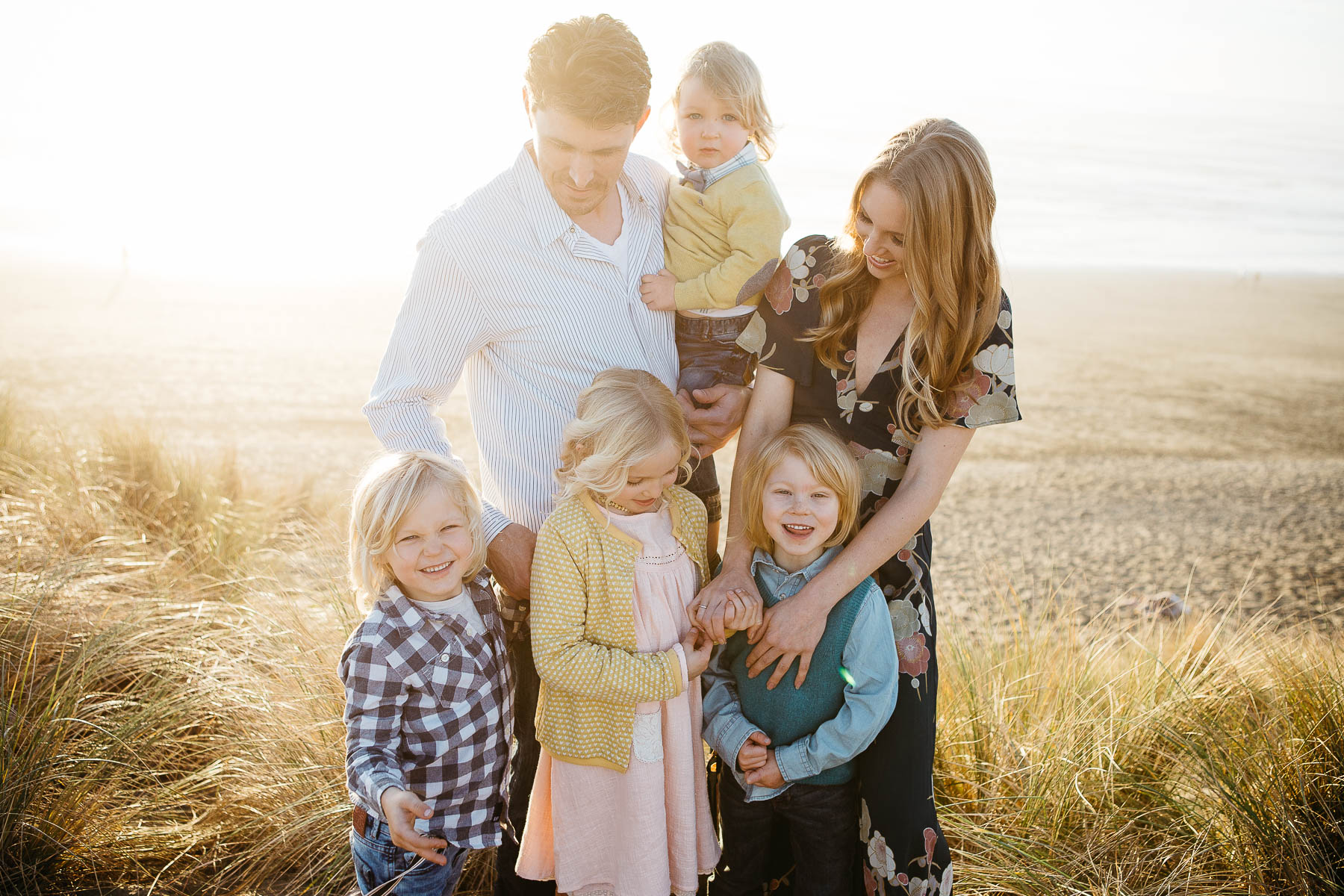 happy-family-lifestyle-session-ocean-beach
